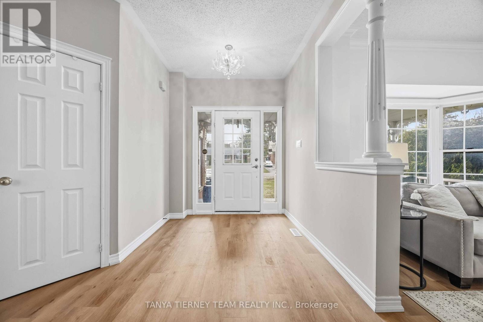 467 Oakwood Drive, Pickering, Ontario  L1W 2M8 - Photo 4 - E13628206