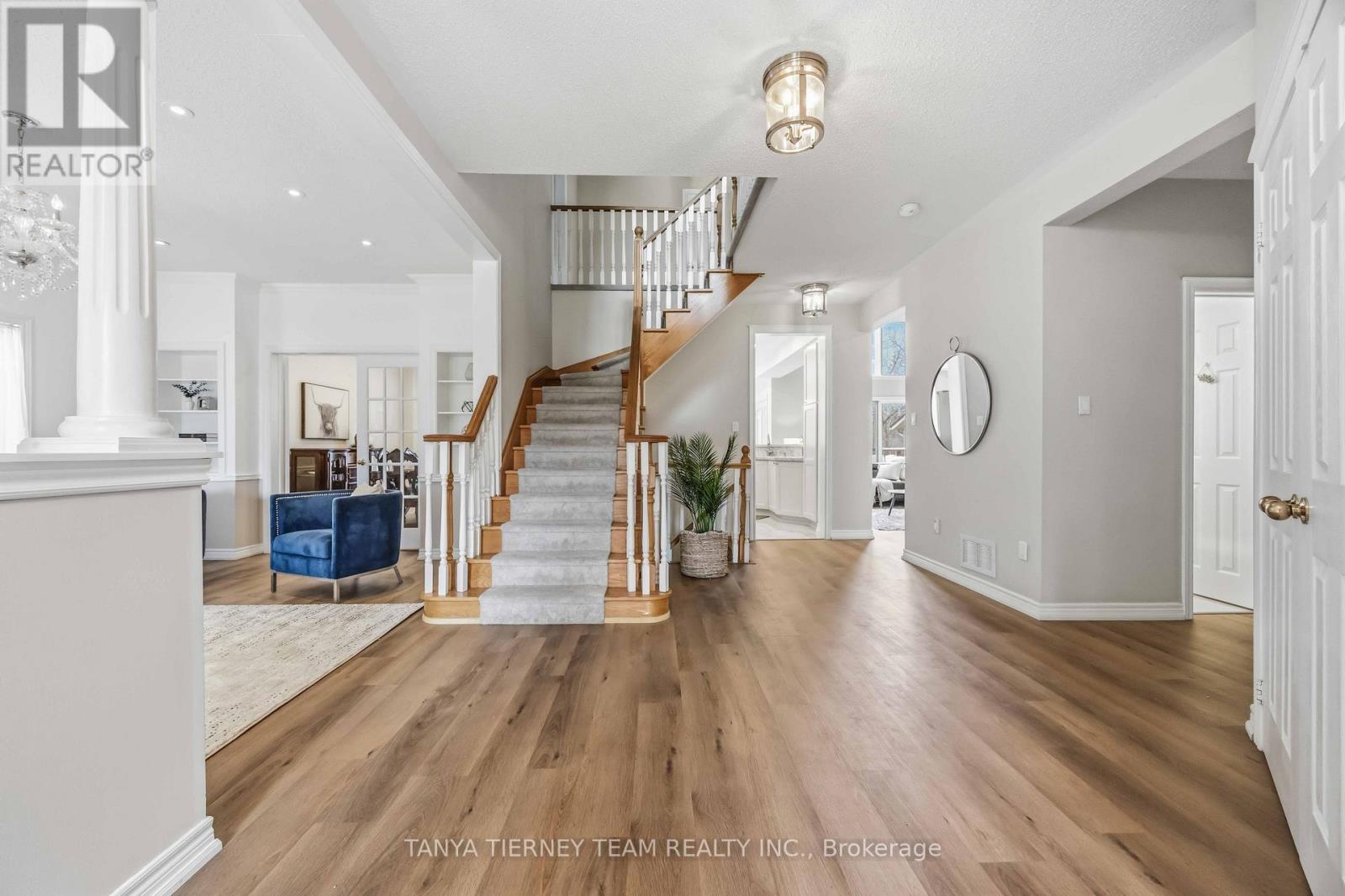 467 Oakwood Drive, Pickering, Ontario  L1W 2M8 - Photo 5 - E13628206