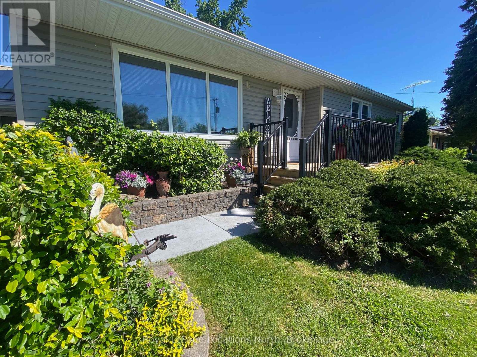 227 Superior Street, Clearview, Ontario  L0M 1S0 - Photo 2 - S13628210