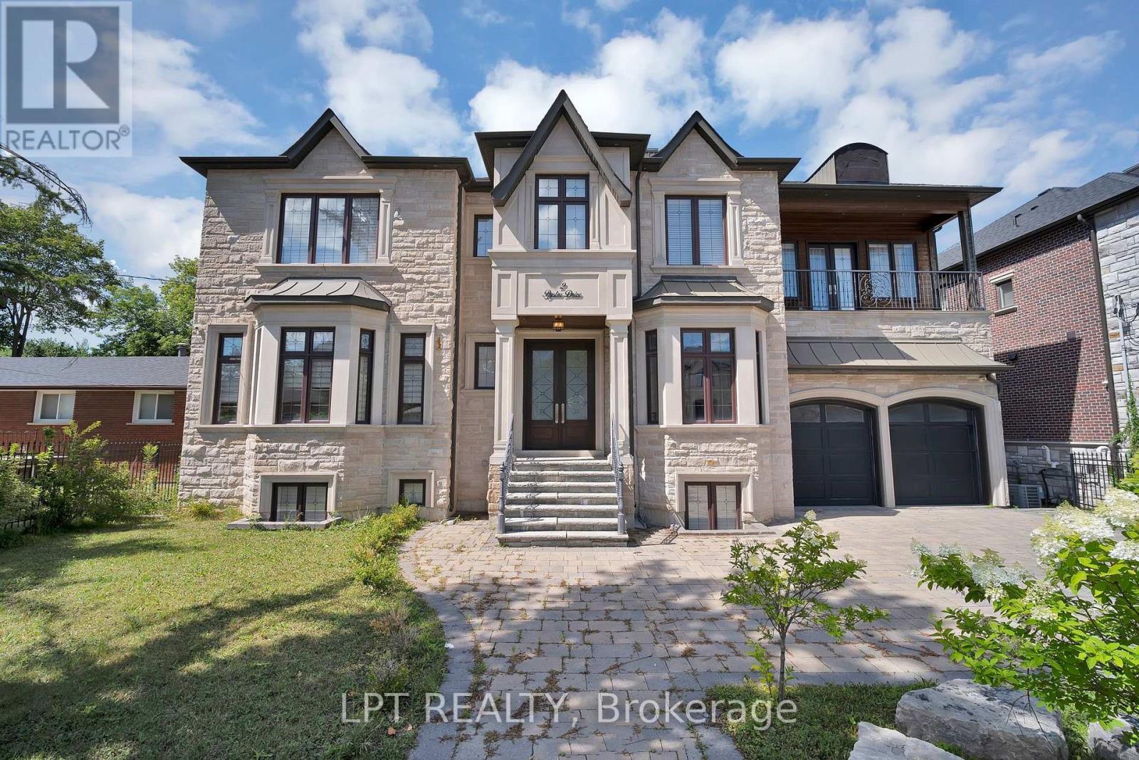 2 POPLAR DRIVE, Richmond Hill, Ontario