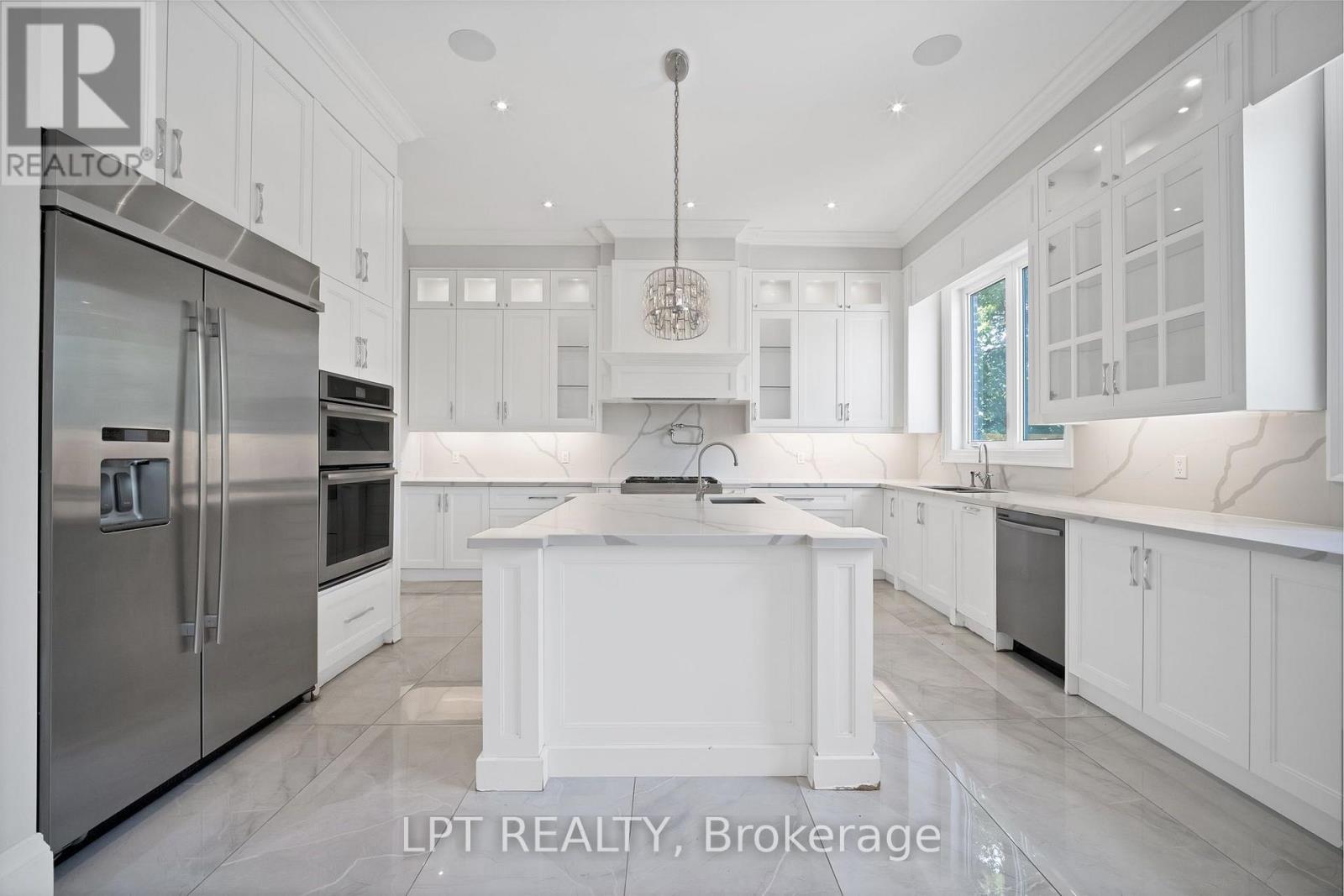 2 Poplar Drive, Richmond Hill, Ontario  L4E 2W5 - Photo 15 - N13628186