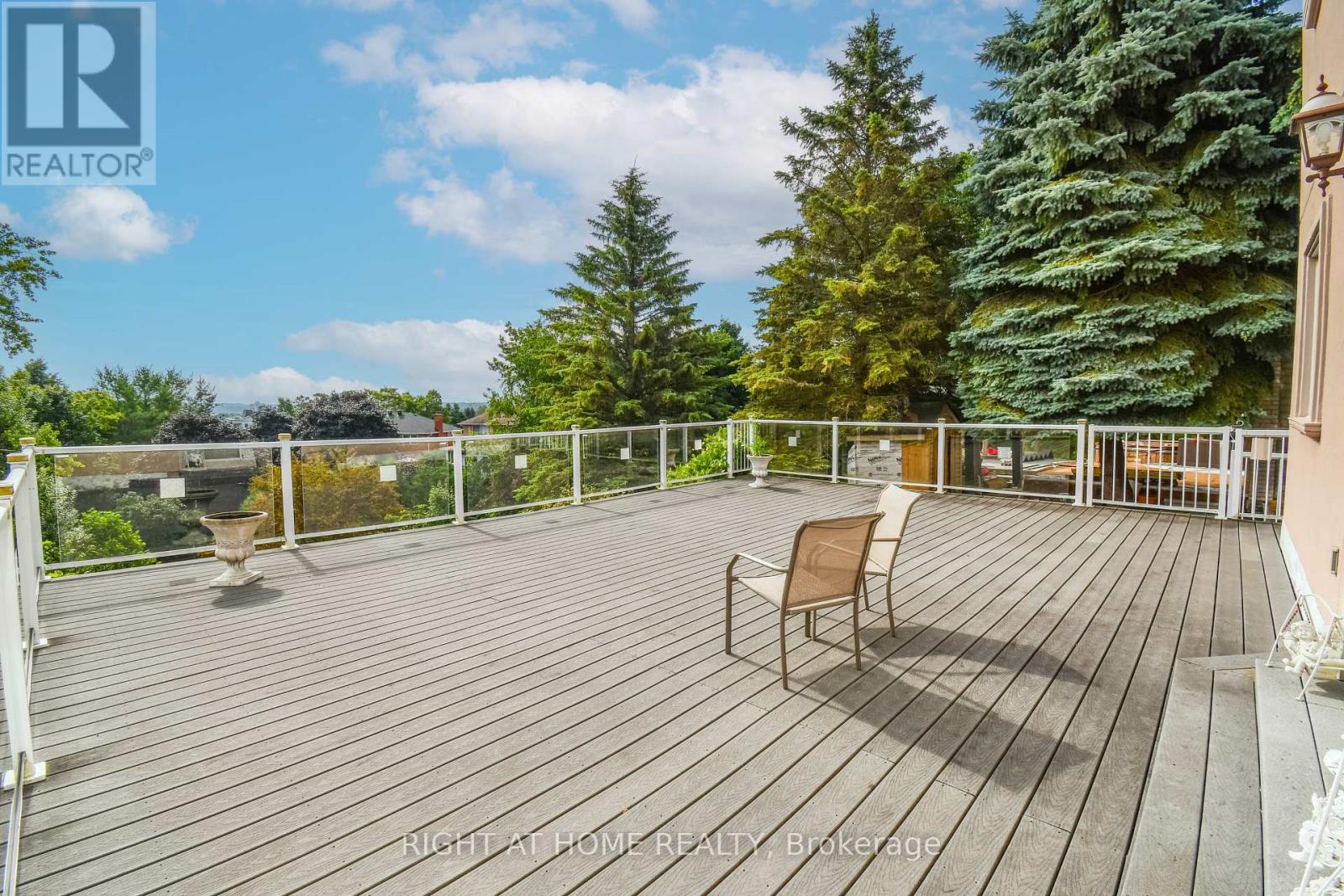 11 THACKERAY CRESCENT, Barrie, Ontario