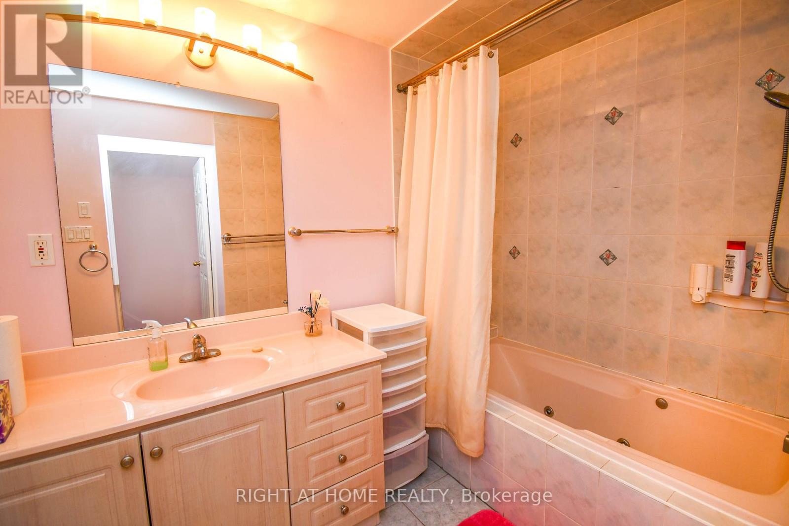 11 Thackeray Crescent, Barrie, Ontario  L4N 6J6 - Photo 33 - S13628176
