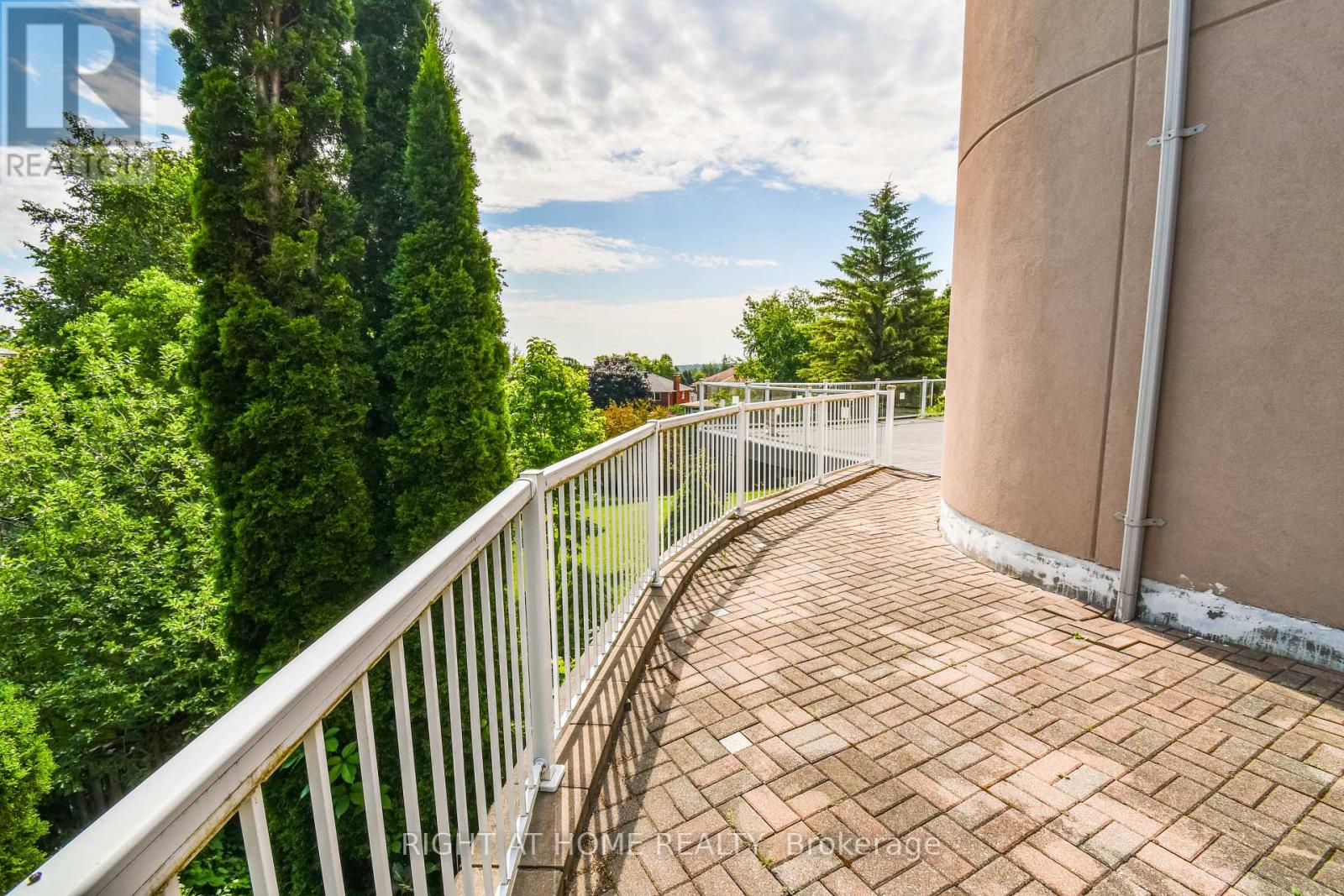 11 Thackeray Crescent, Barrie, Ontario  L4N 6J6 - Photo 4 - S13628176