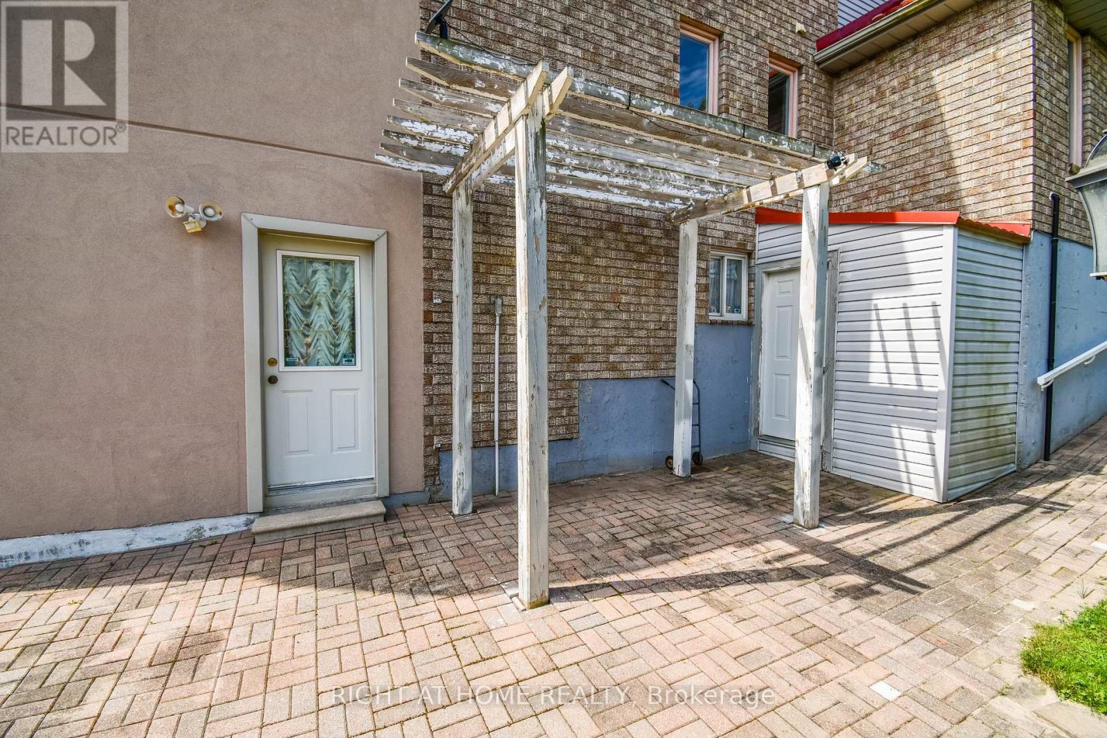 11 Thackeray Crescent, Barrie, Ontario  L4N 6J6 - Photo 5 - S13628176