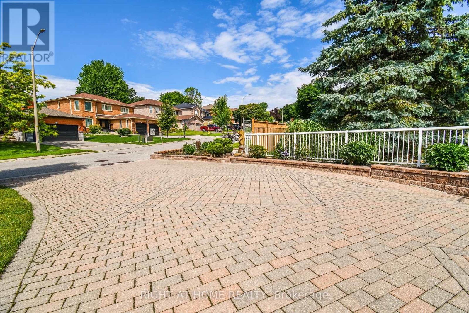 11 Thackeray Crescent, Barrie, Ontario  L4N 6J6 - Photo 6 - S13628176