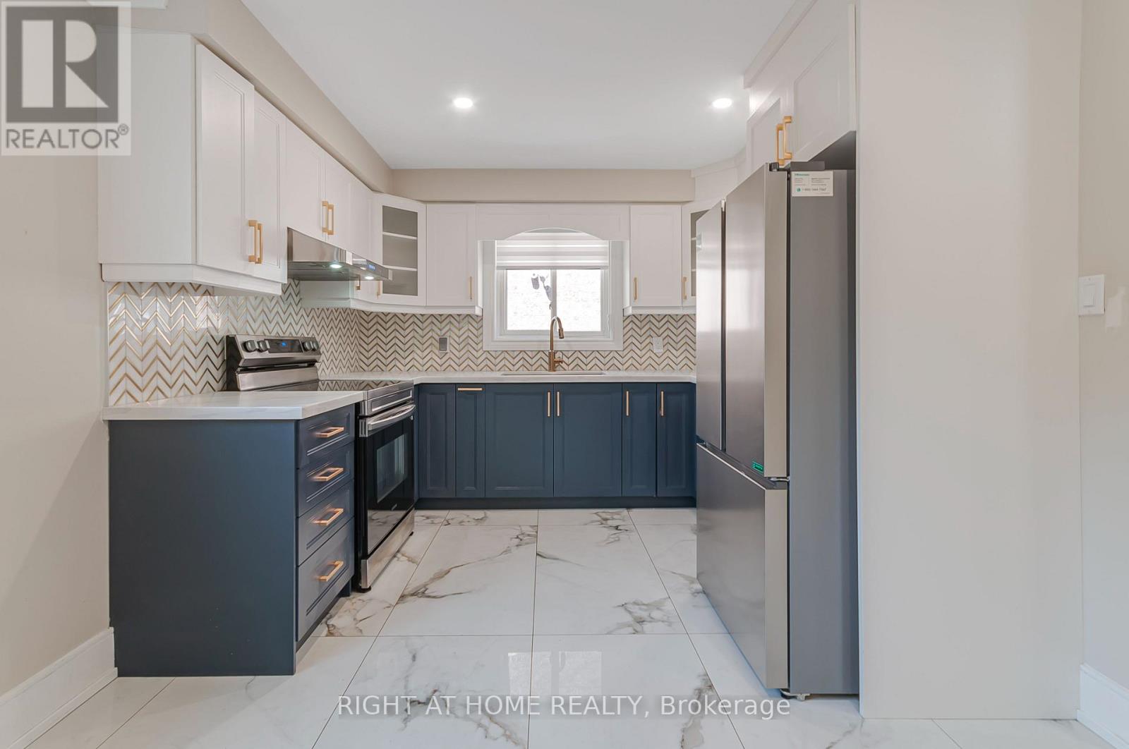 Main - 128 Twenty Second Street, Toronto, Ontario  M8V 3M4 - Photo 10 - W13628156