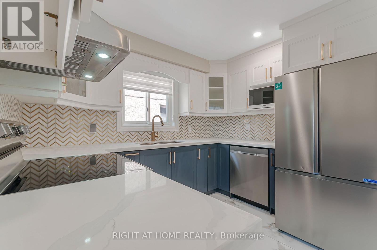 Main - 128 Twenty Second Street, Toronto, Ontario  M8V 3M4 - Photo 11 - W13628156