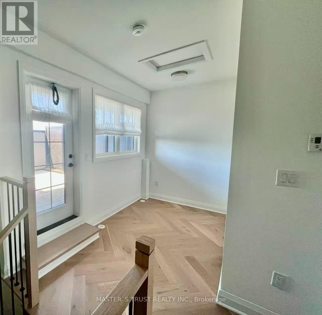 27 Alton Crescent, Vaughan, Ontario  L4J 0M1 - Photo 3 - N13615172