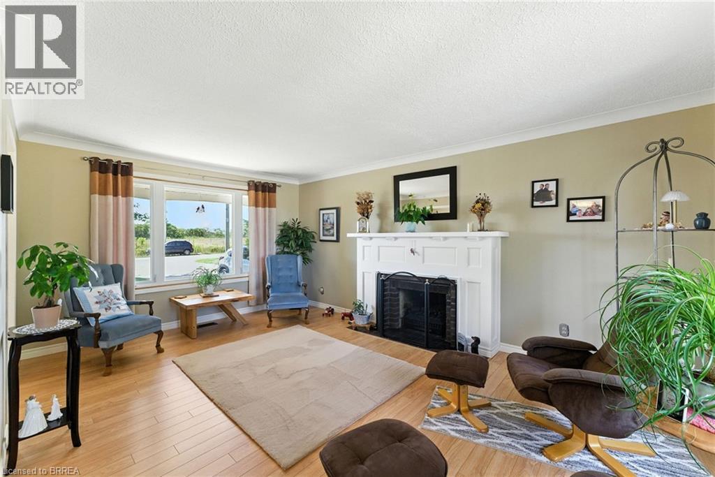 207 Robinson Road, Brantford, Ontario  N3T 5L7 - Photo 5 - 40835463