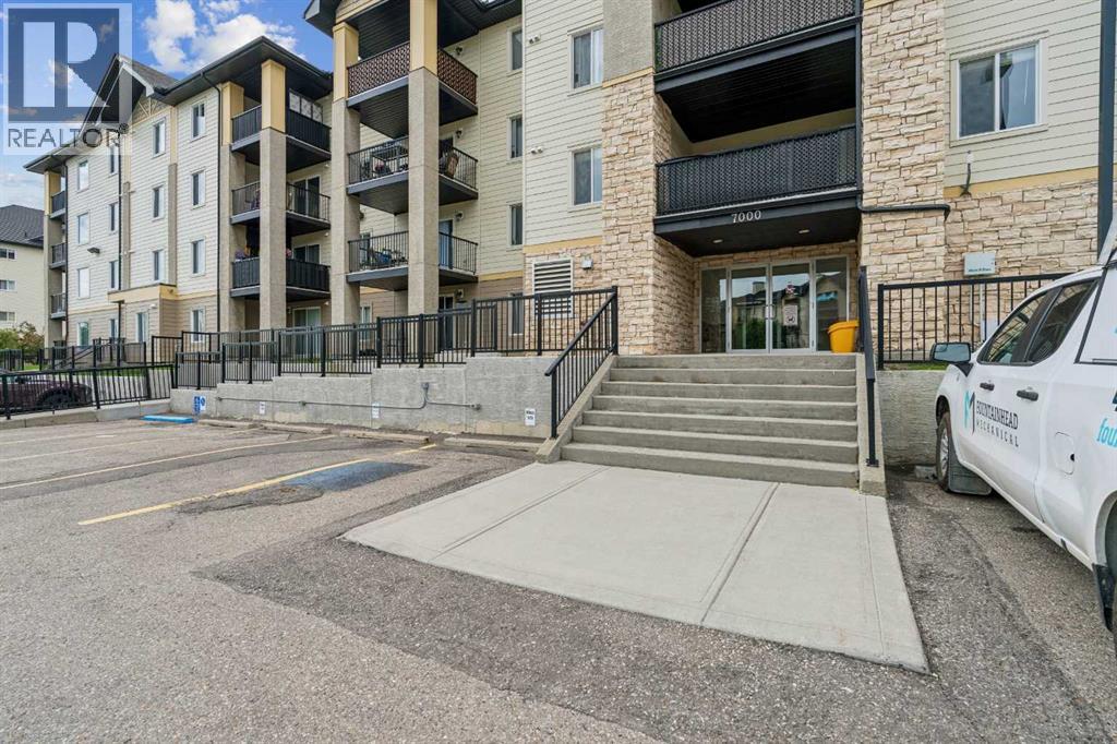 7207, 304 Mackenzie Way SW, Airdrie, Alberta T4B 3H7 - Photo 2 - A2330496