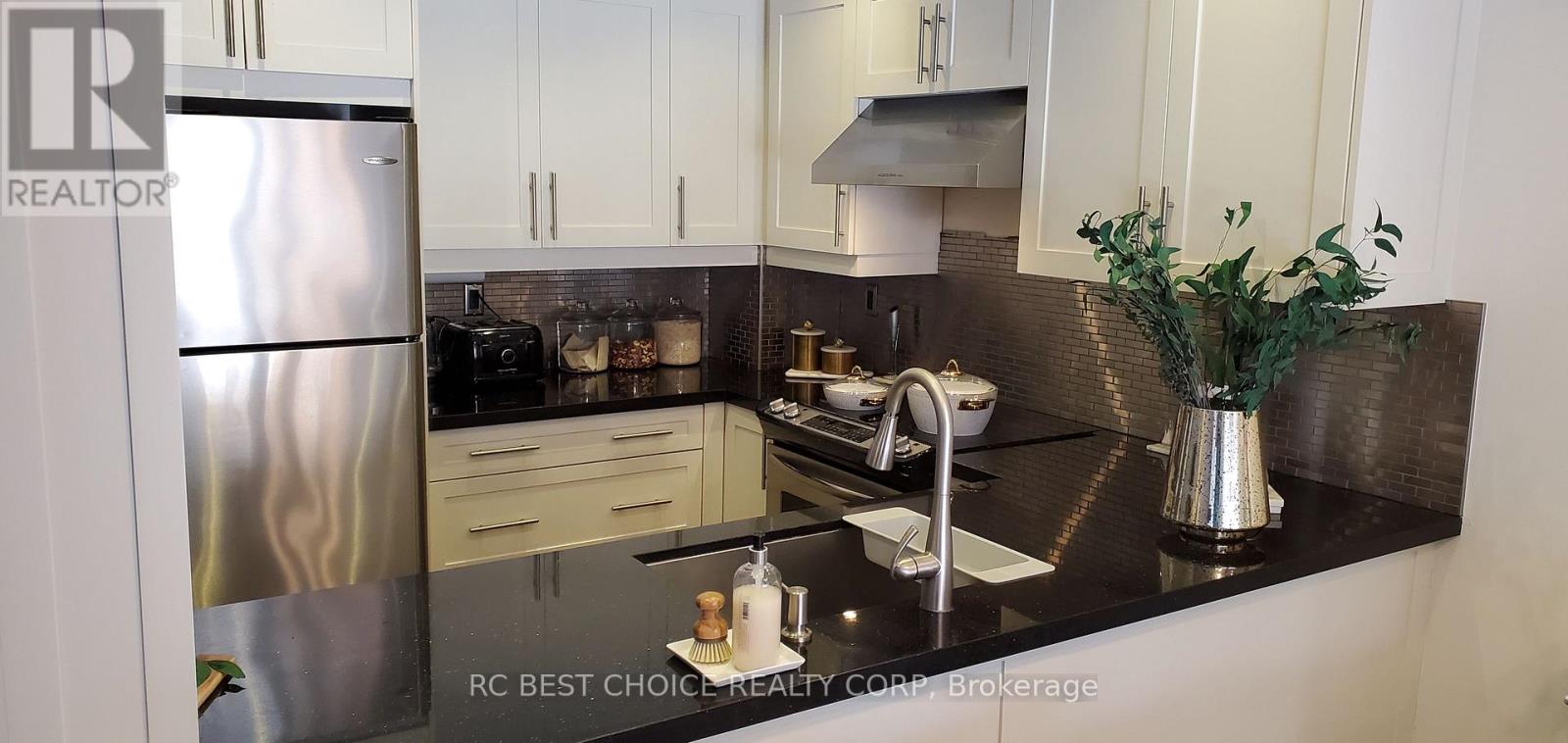 68 Carron Avenue, Vaughan, Ontario  L6A 1Y6 - Photo 3 - N13628264