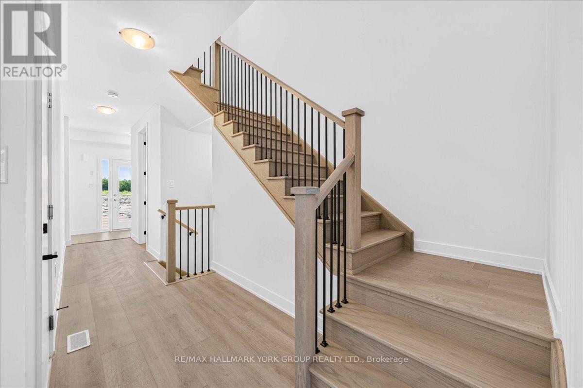 46 Mcaush Street, Barrie, Ontario  L9J 1C8 - Photo 5 - S13628292