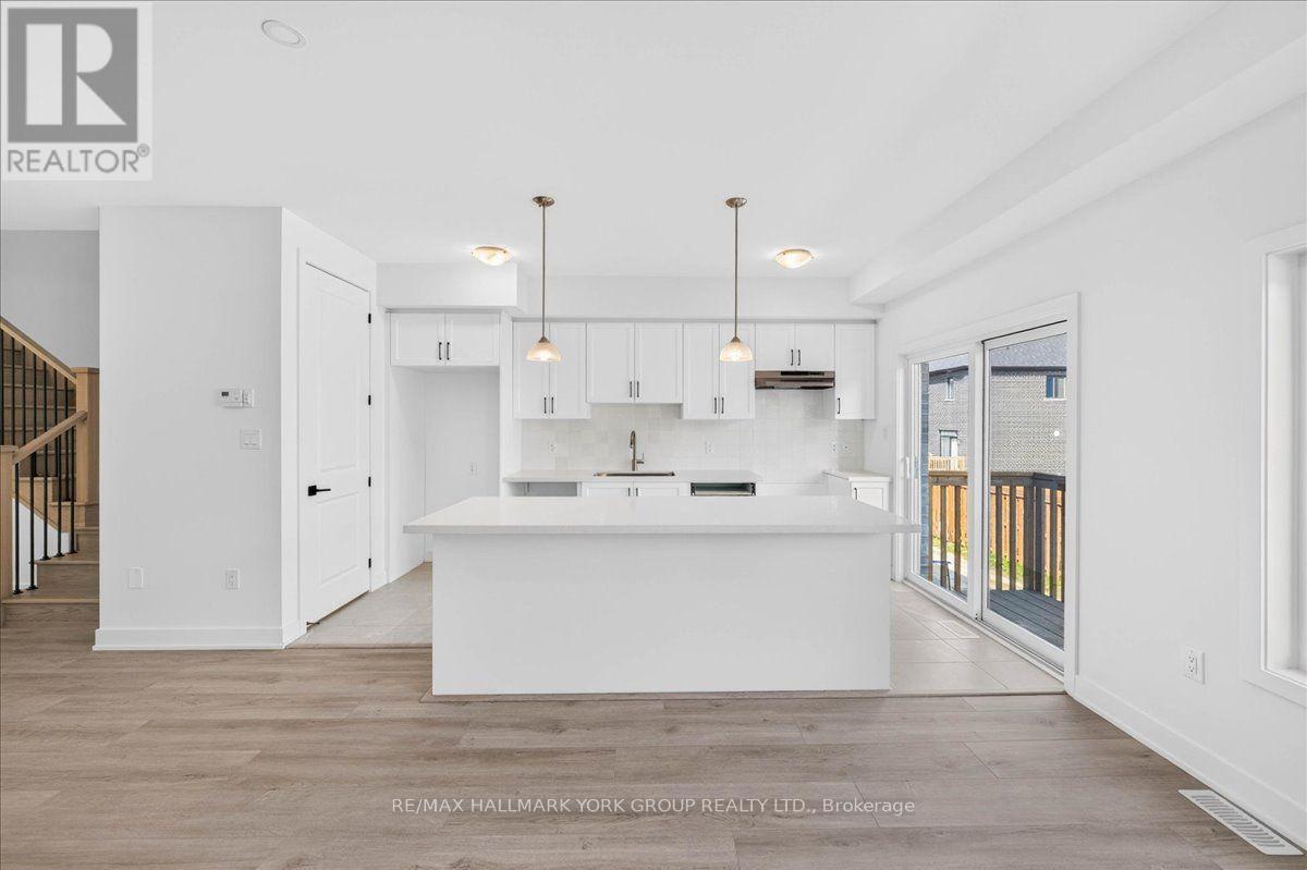 46 Mcaush Street, Barrie, Ontario  L9J 1C8 - Photo 7 - S13628292