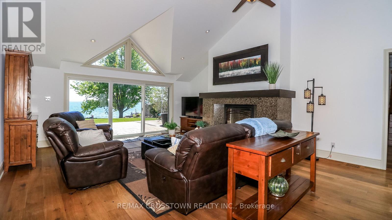 183 Lakeshore Road W, Oro-Medonte, Ontario  L0L 2E0 - Photo 13 - S13628308