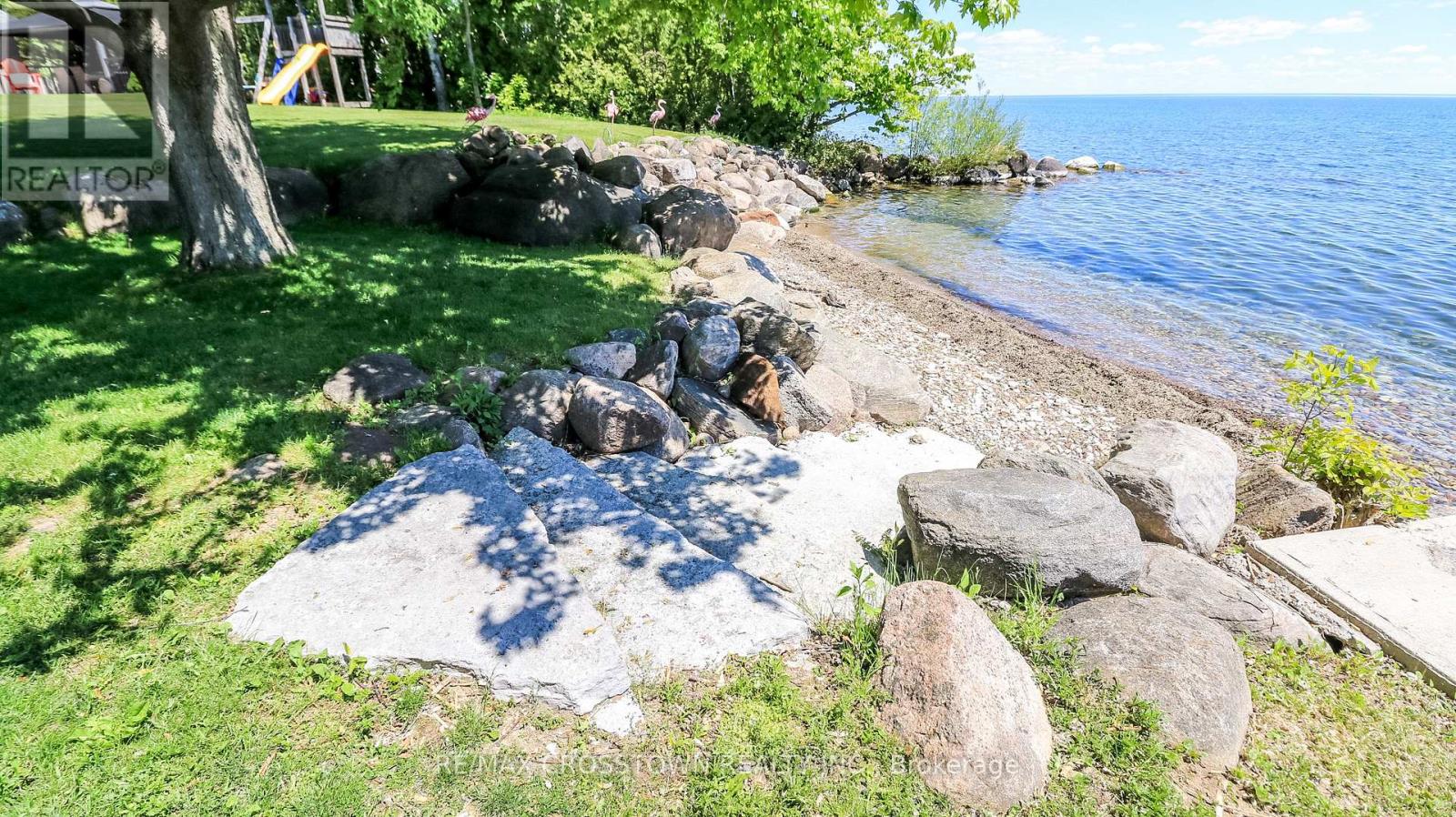 183 Lakeshore Road W, Oro-Medonte, Ontario  L0L 2E0 - Photo 8 - S13628308
