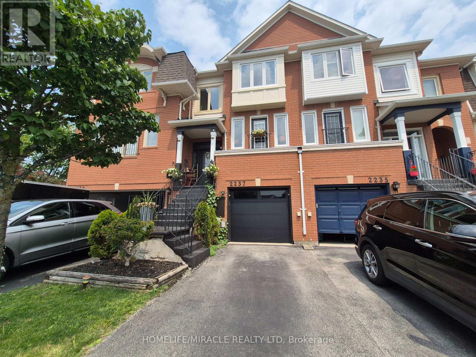 2237 Prescott Place, Burlington, Ontario  L7L 6L3 - Photo 2 - W13628220