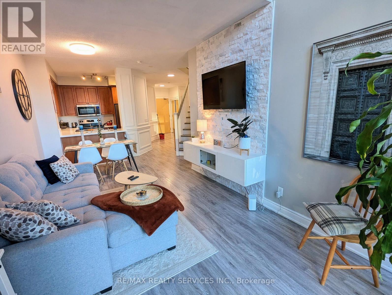 711 - 220 Burnhamthorpe Road W, Mississauga, Ontario  L5B 4N4 - Photo 2 - W13628252