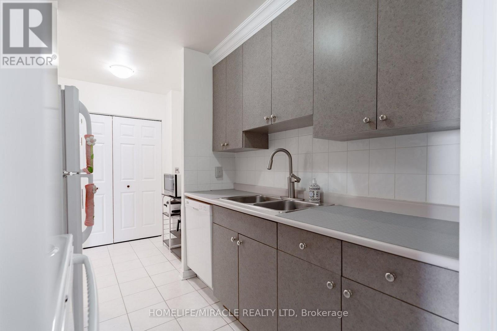807 - 3025 Queen Frederica Drive, Mississauga, Ontario  L4Y 3A1 - Photo 10 - W13628282