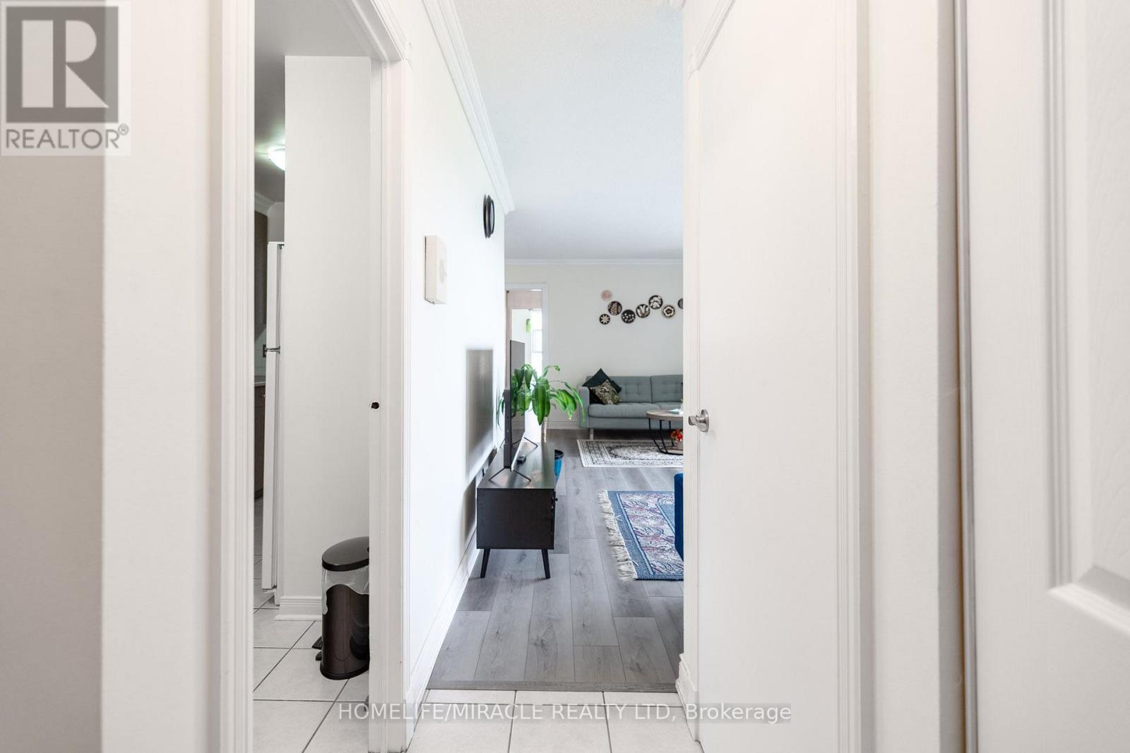 807 - 3025 Queen Frederica Drive, Mississauga, Ontario  L4Y 3A1 - Photo 2 - W13628282