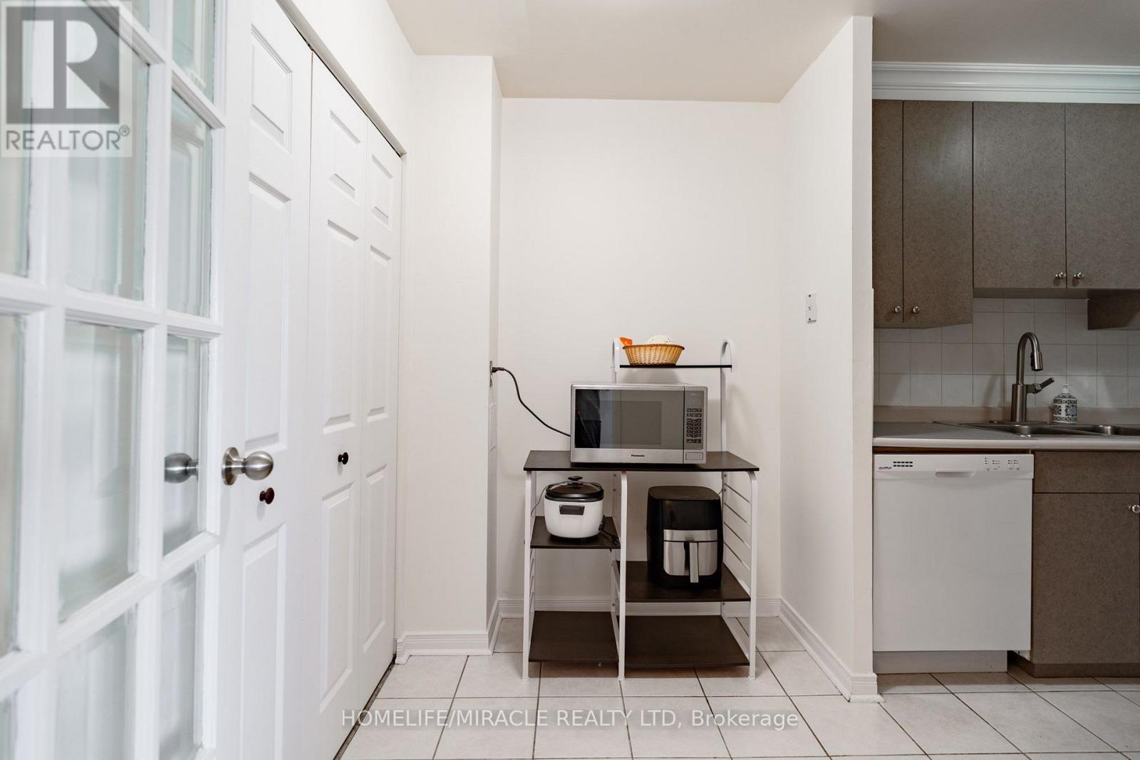 807 - 3025 Queen Frederica Drive, Mississauga, Ontario  L4Y 3A1 - Photo 4 - W13628282