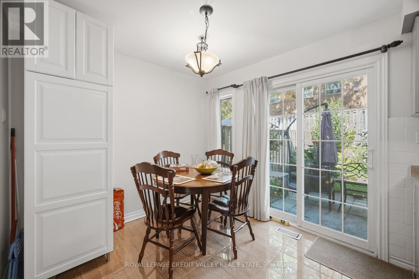 8 Pressed Brick Drive, Brampton, Ontario  L6V 4K8 - Photo 15 - W13628312