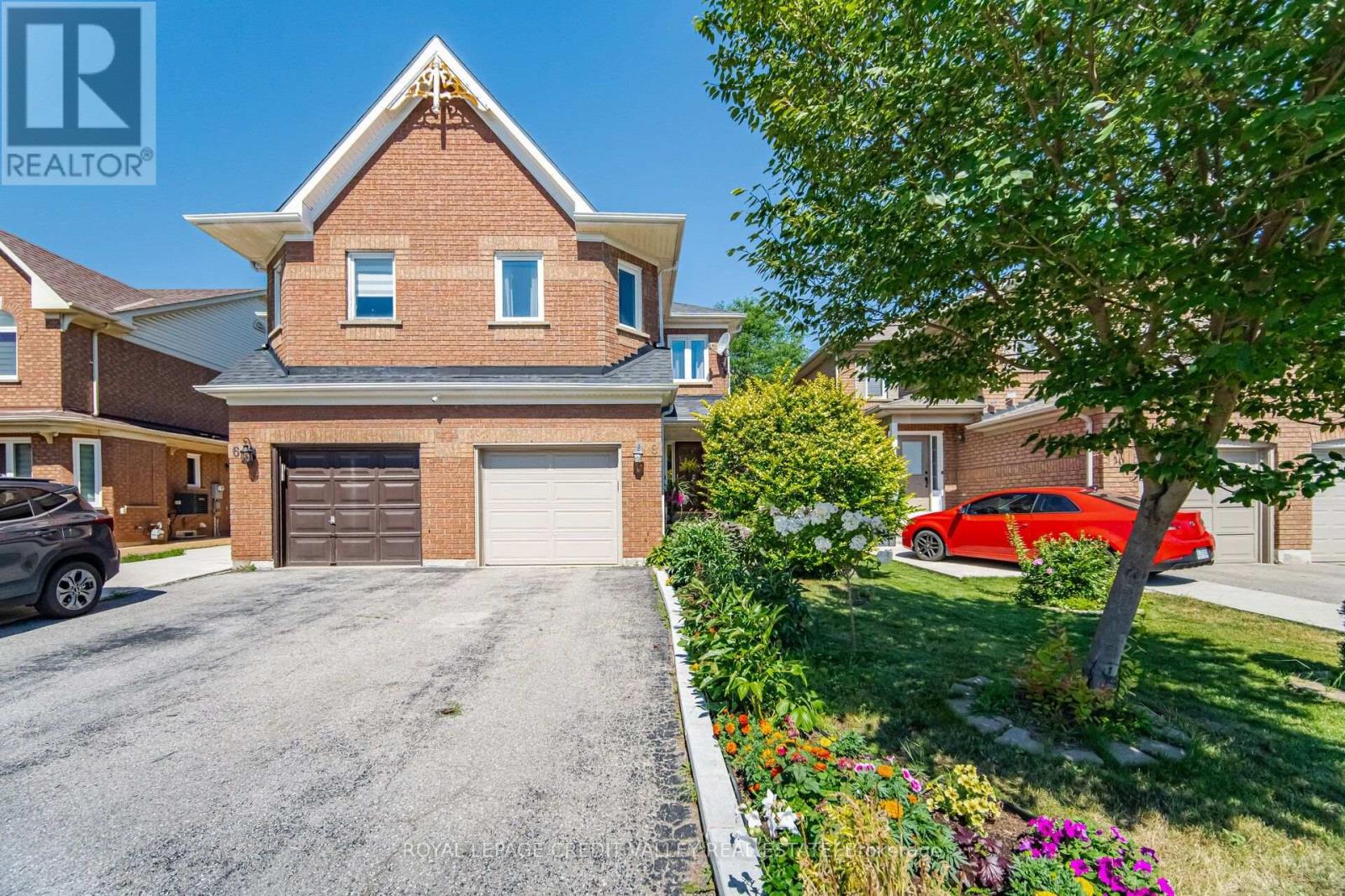 8 Pressed Brick Drive, Brampton, Ontario  L6V 4K8 - Photo 2 - W13628312