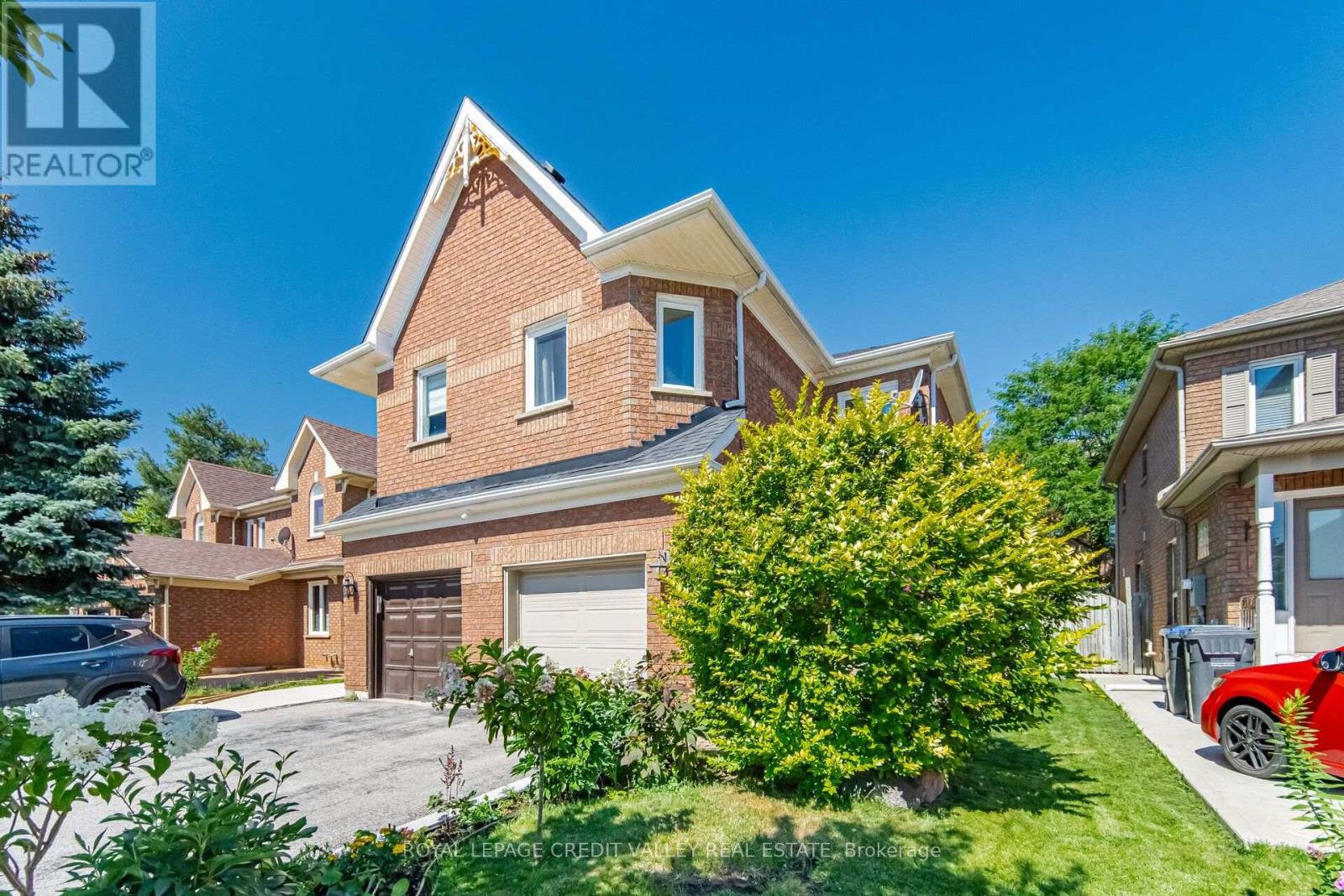 8 Pressed Brick Drive, Brampton, Ontario  L6V 4K8 - Photo 3 - W13628312