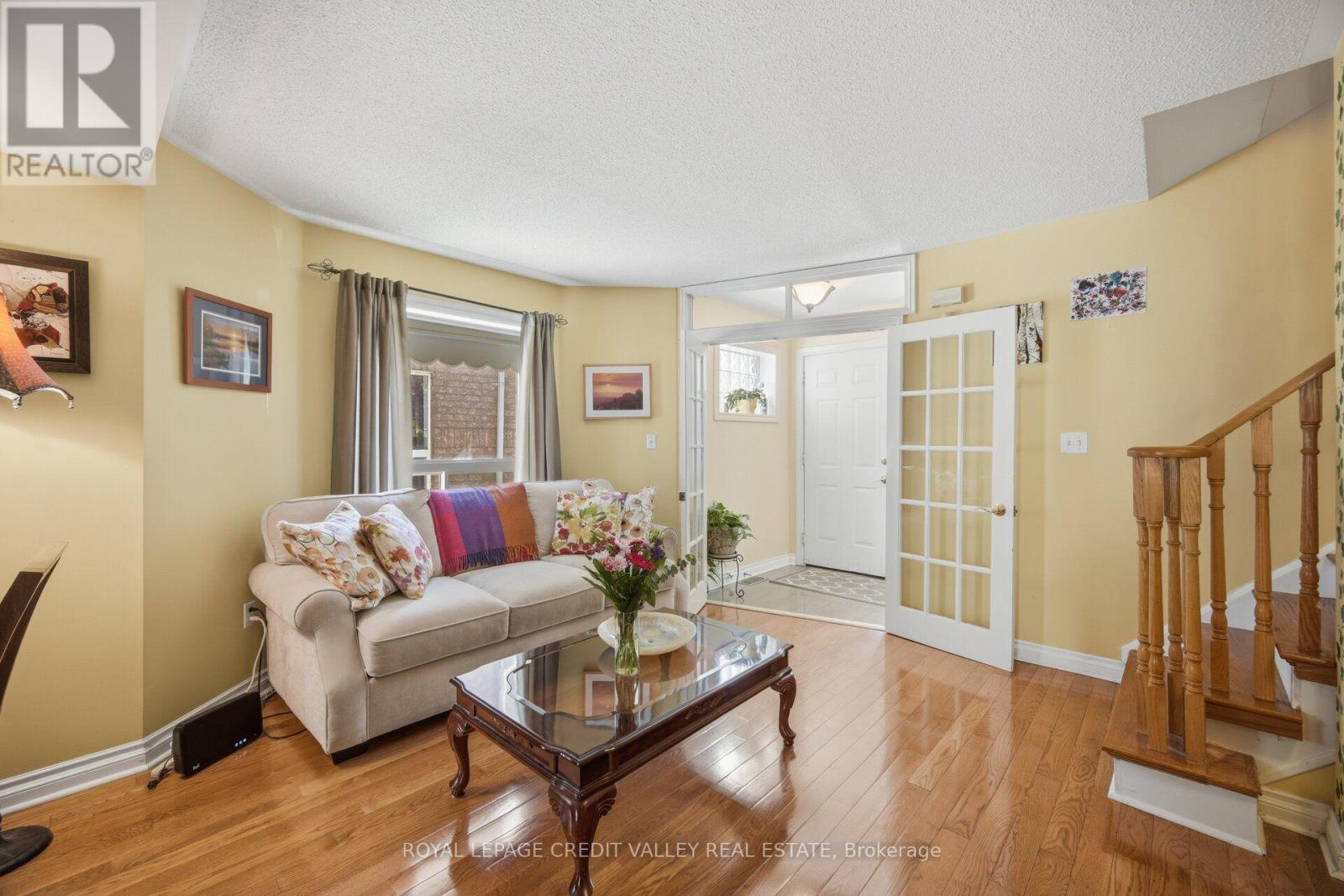 8 Pressed Brick Drive, Brampton, Ontario  L6V 4K8 - Photo 7 - W13628312