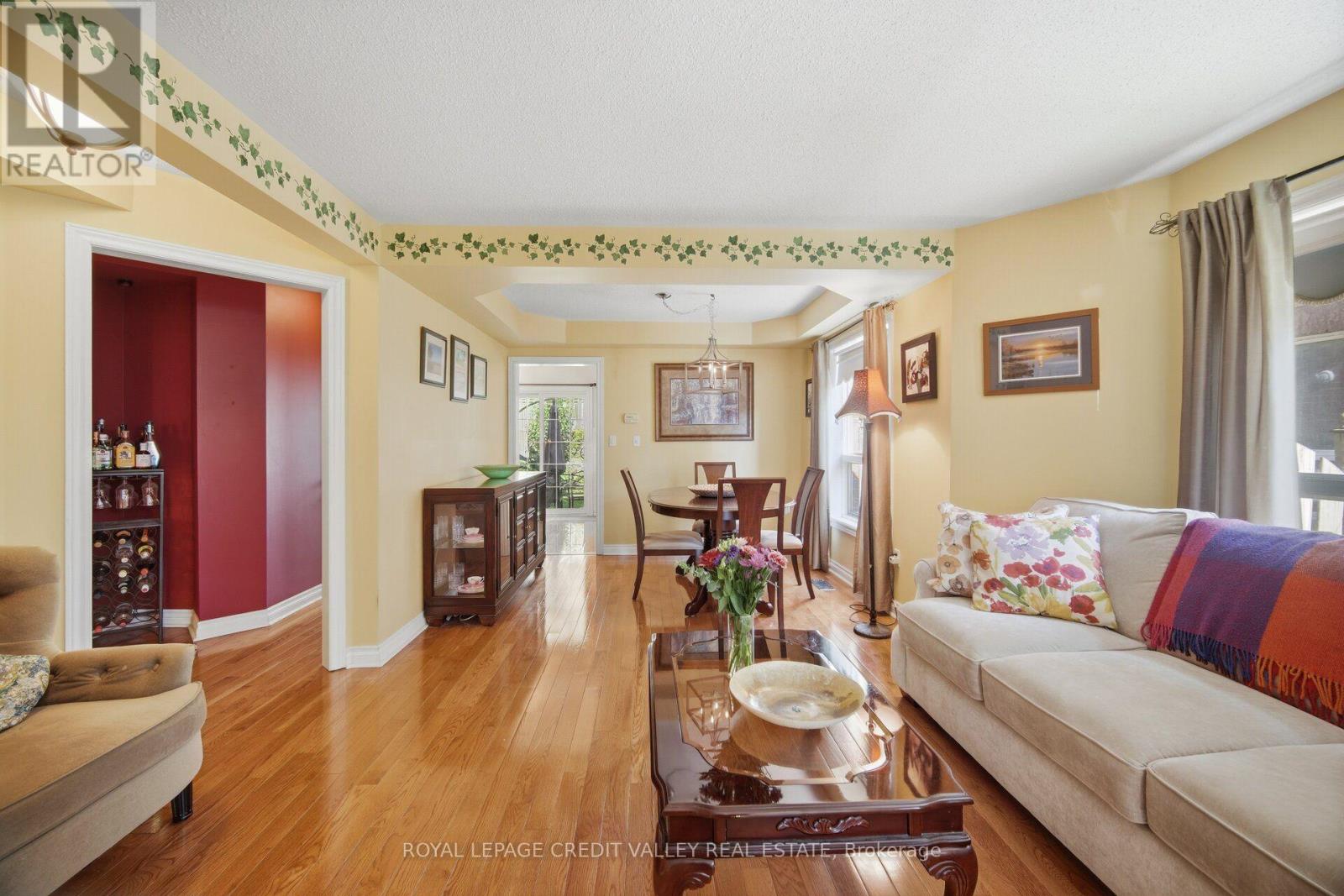 8 Pressed Brick Drive, Brampton, Ontario  L6V 4K8 - Photo 9 - W13628312