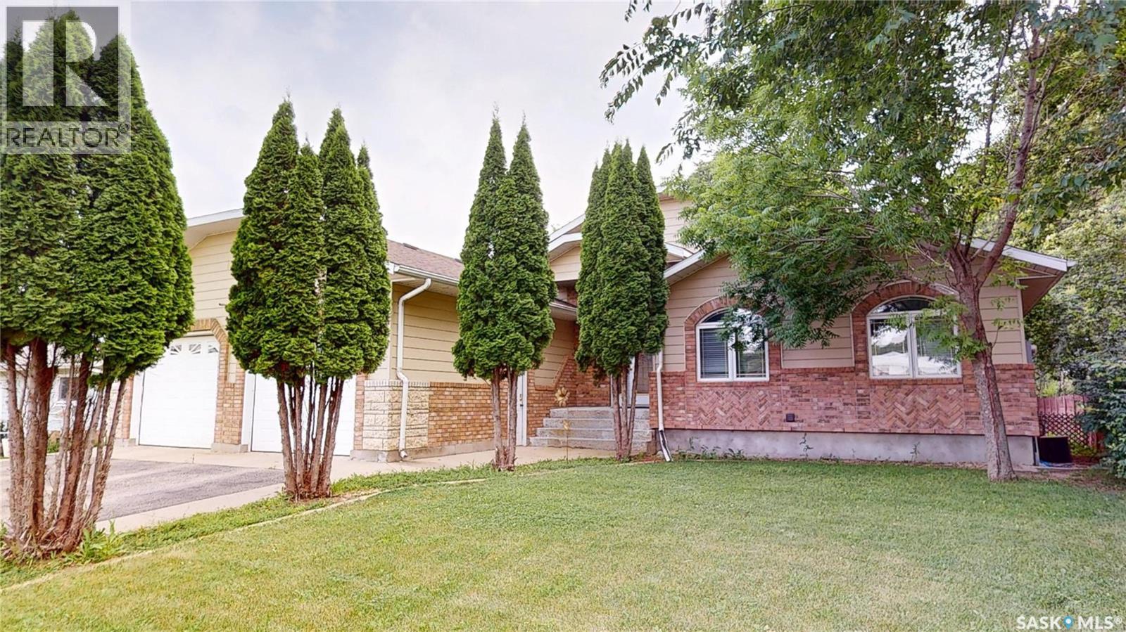 833 Peters AVENUE, Oxbow, Saskatchewan