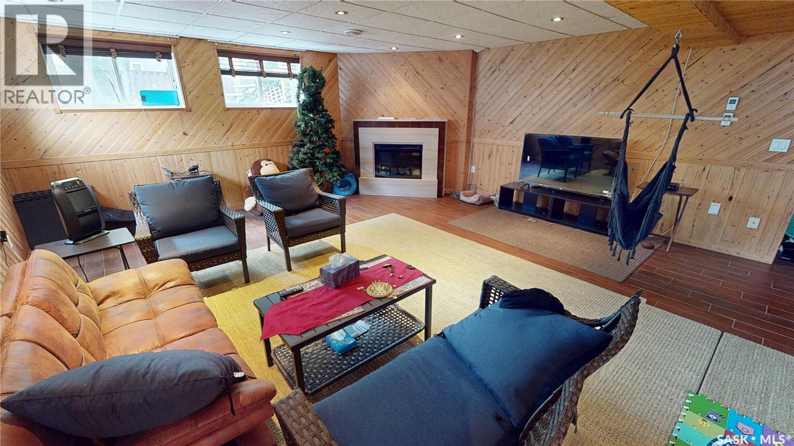 833 Peters Avenue, Oxbow, Saskatchewan  S0C 2B0 - Photo 28 - SK044213