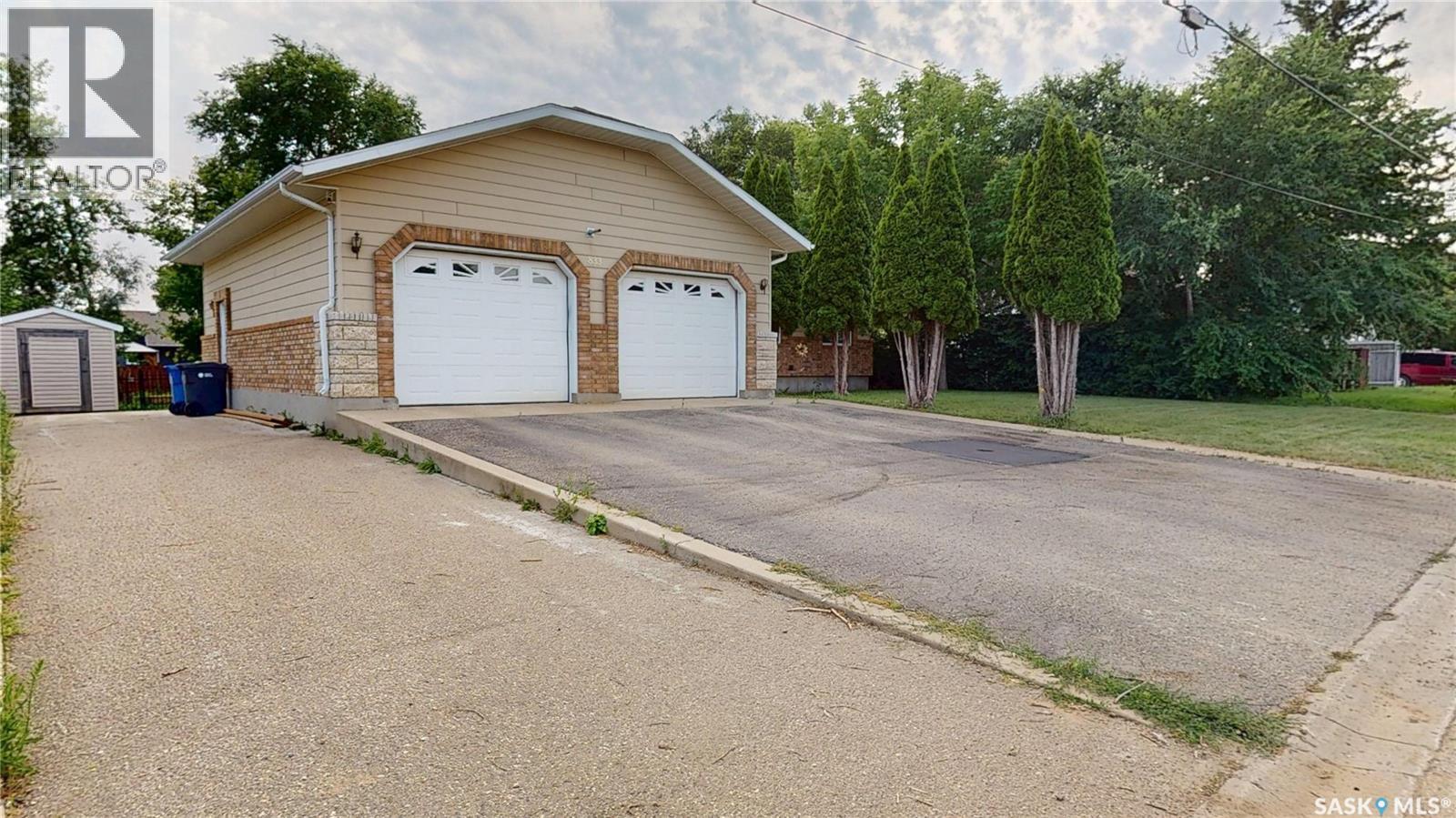 833 Peters Avenue, Oxbow, Saskatchewan  S0C 2B0 - Photo 39 - SK044213
