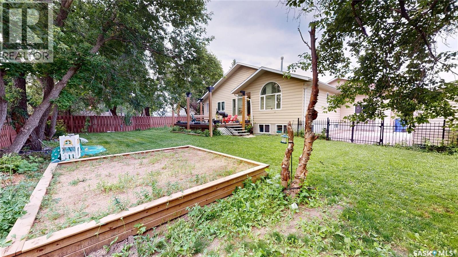 833 Peters Avenue, Oxbow, Saskatchewan  S0C 2B0 - Photo 42 - SK044213