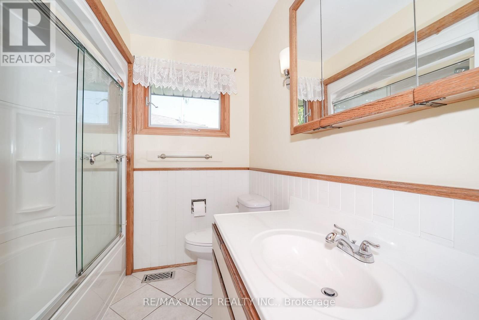 133 Sussex Street, Oshawa, Ontario  L1G 1W1 - Photo 13 - E13627200