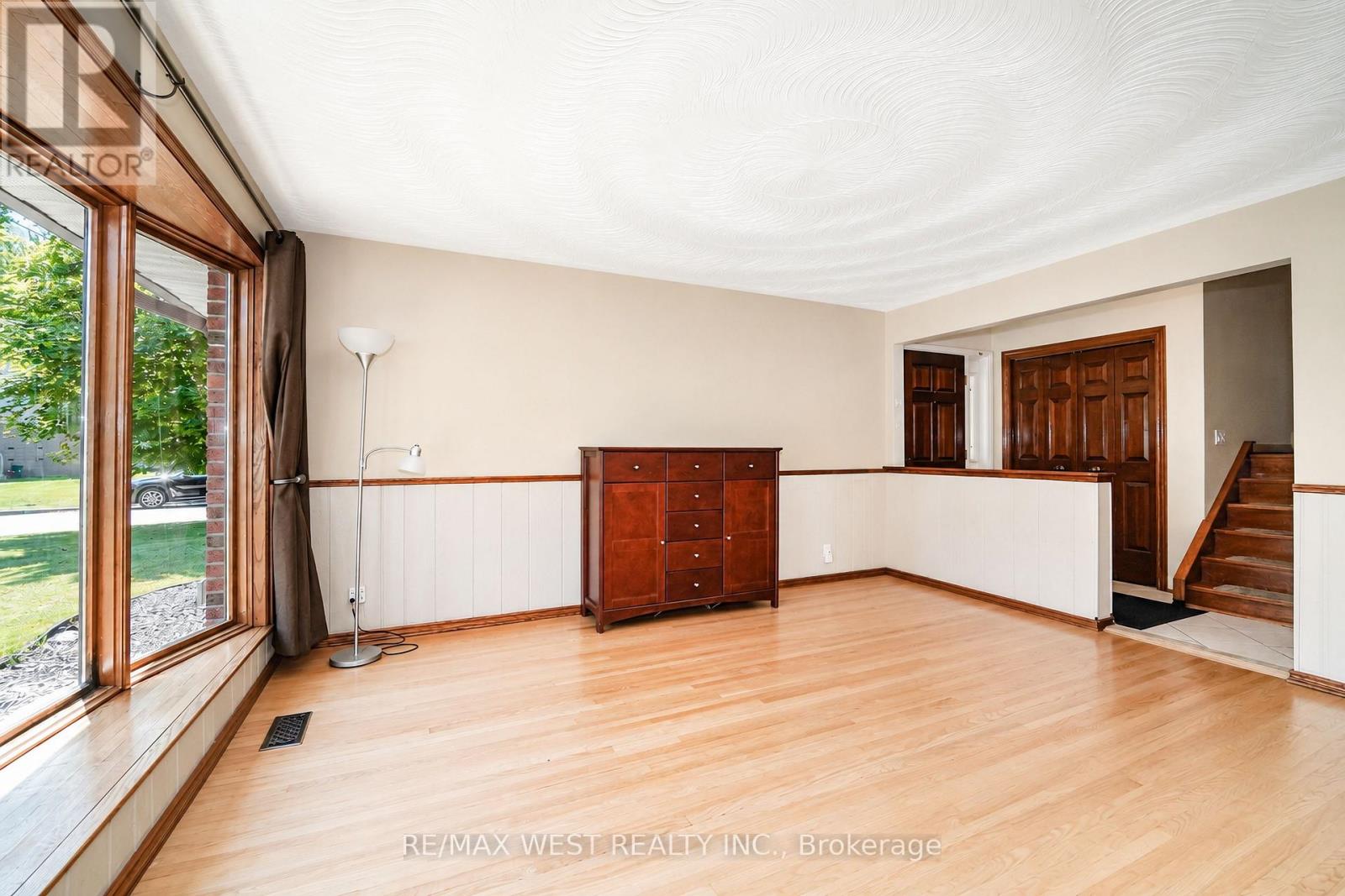 133 Sussex Street, Oshawa, Ontario  L1G 1W1 - Photo 5 - E13627200