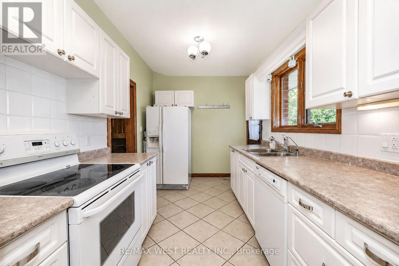 133 Sussex Street, Oshawa, Ontario  L1G 1W1 - Photo 9 - E13627200