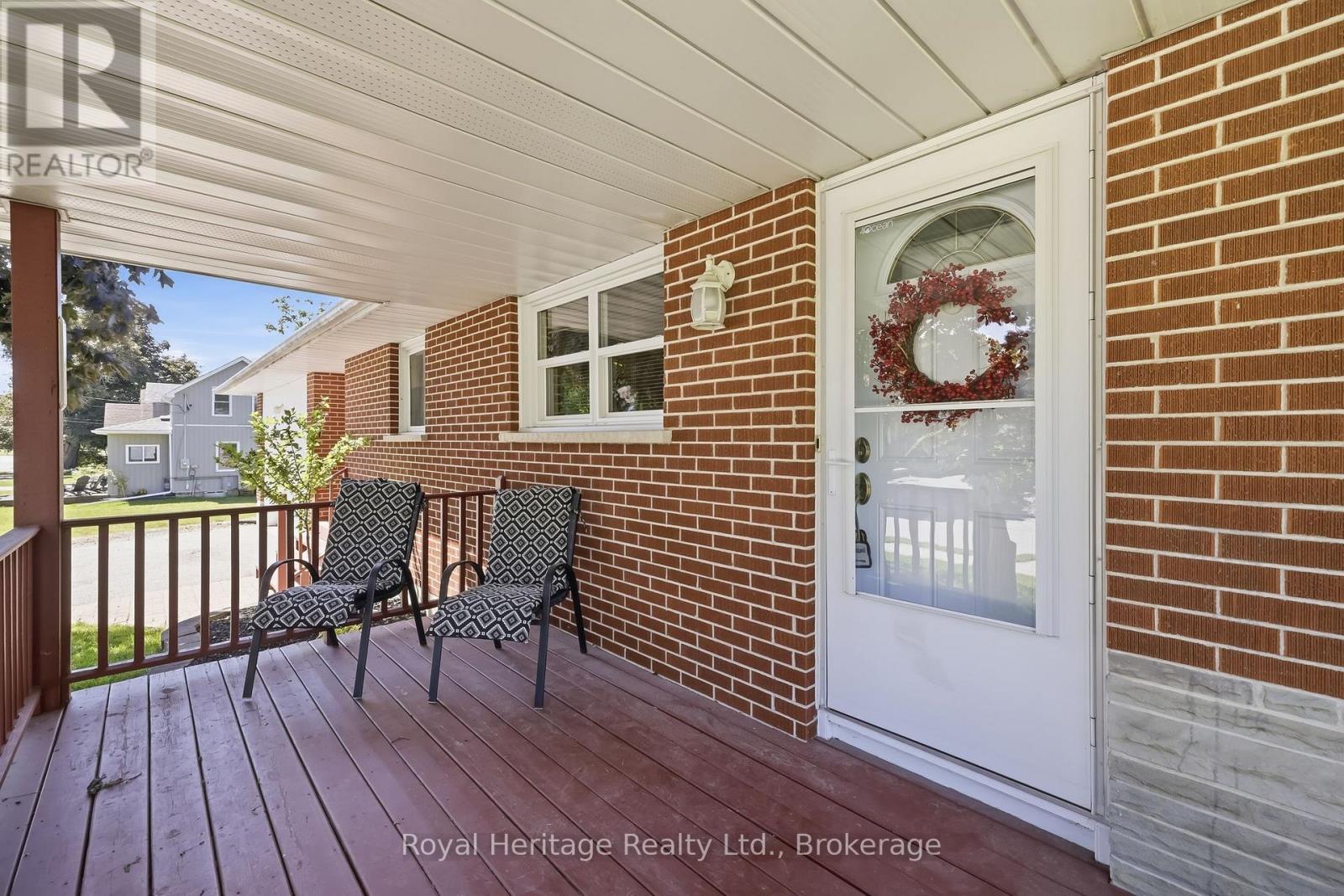 12 Simcoe Street, Whitby, Ontario  L1M 1B2 - Photo 2 - E13628316