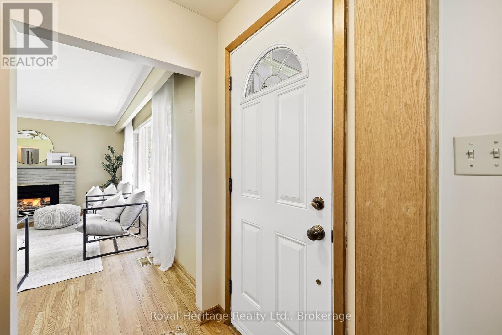12 Simcoe Street, Whitby, Ontario  L1M 1B2 - Photo 5 - E13628316