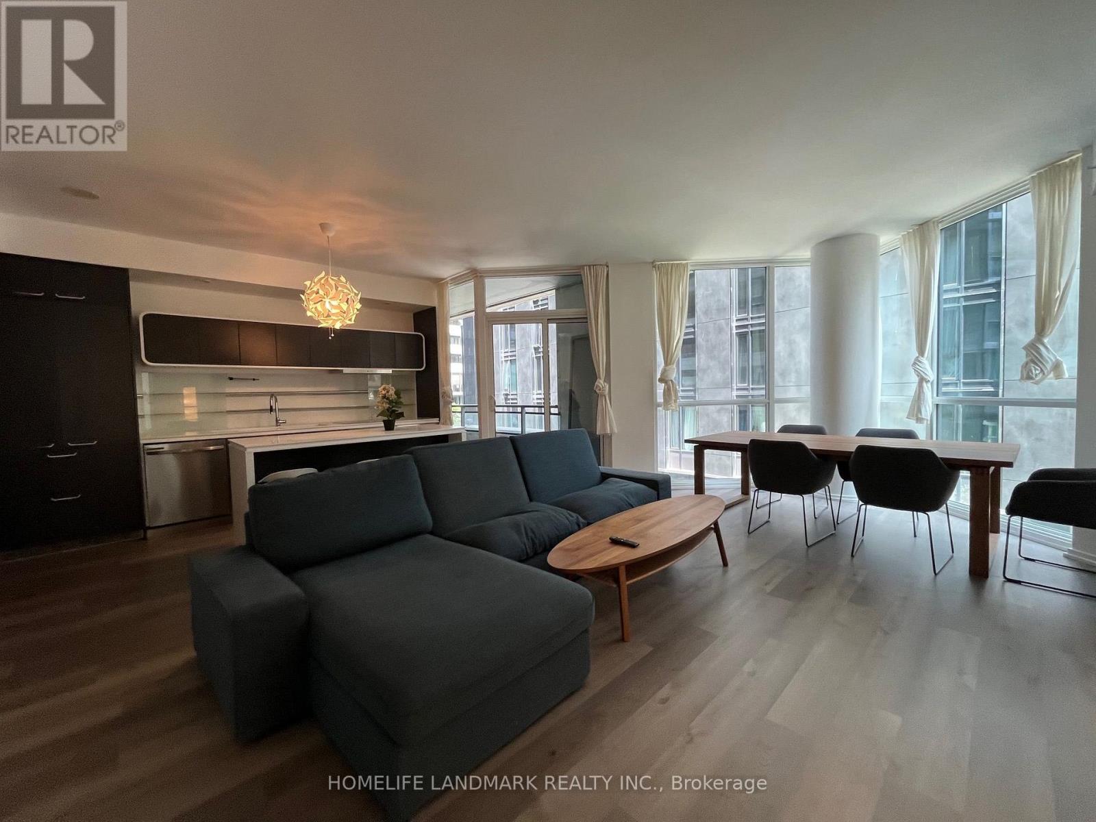 <div class="slider-price">$949,000</div><p>311 - 45 Charles Street E, Toronto, Ontario</p>