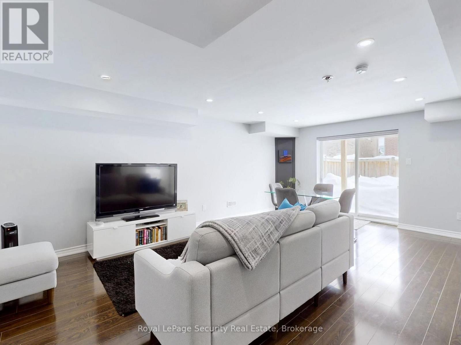 39 Vivian Creek Road, East Gwillimbury, Ontario  L0G 1M0 - Photo 7 - N13628318