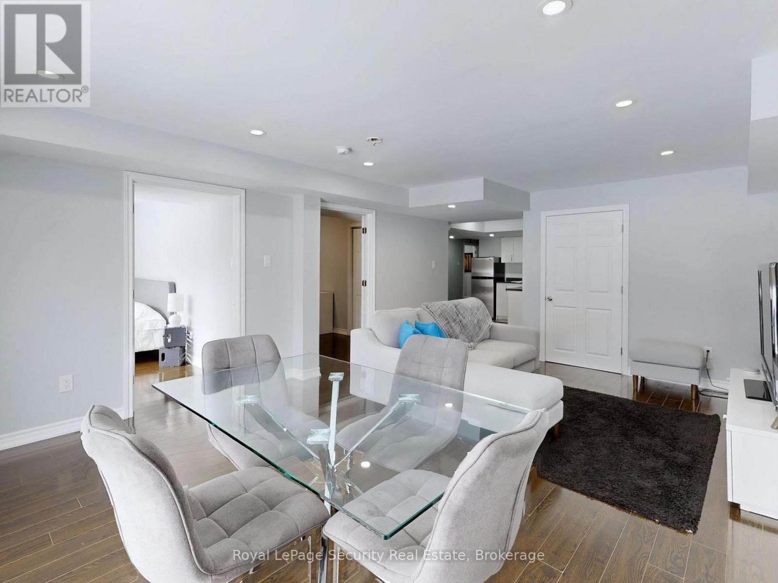 39 Vivian Creek Road, East Gwillimbury, Ontario  L0G 1M0 - Photo 9 - N13628318