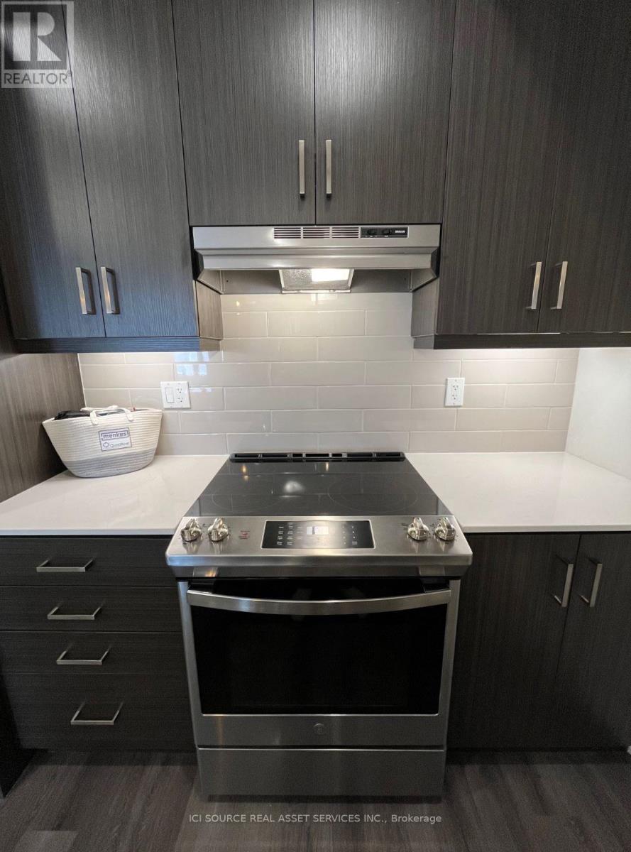 227 - 131 Honeycrisp Crescent, Vaughan, Ontario  L4K 5Z8 - Photo 7 - N13628326