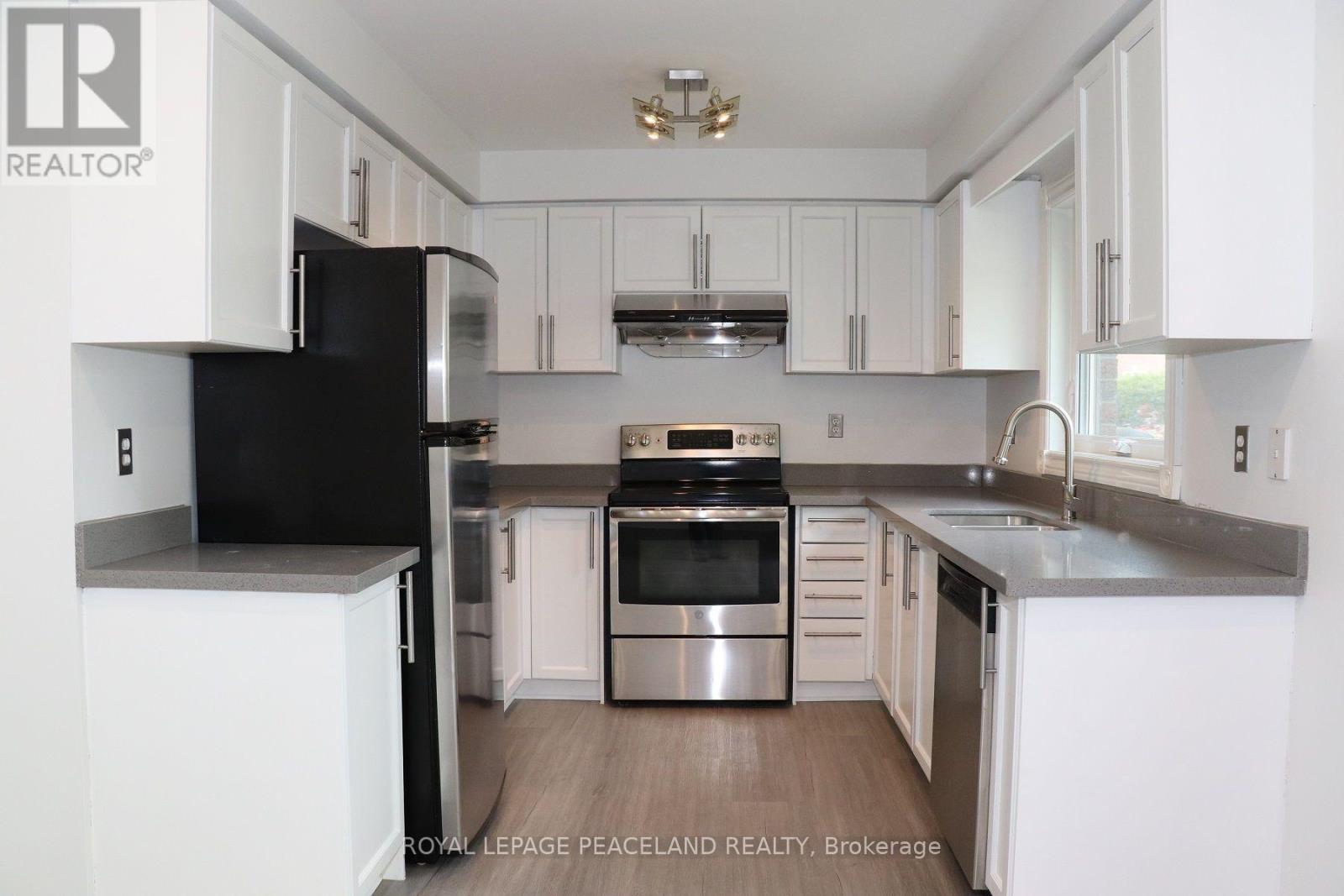 609 Walpole Crescent, Newmarket, Ontario  L3X 2B5 - Photo 4 - N13628404