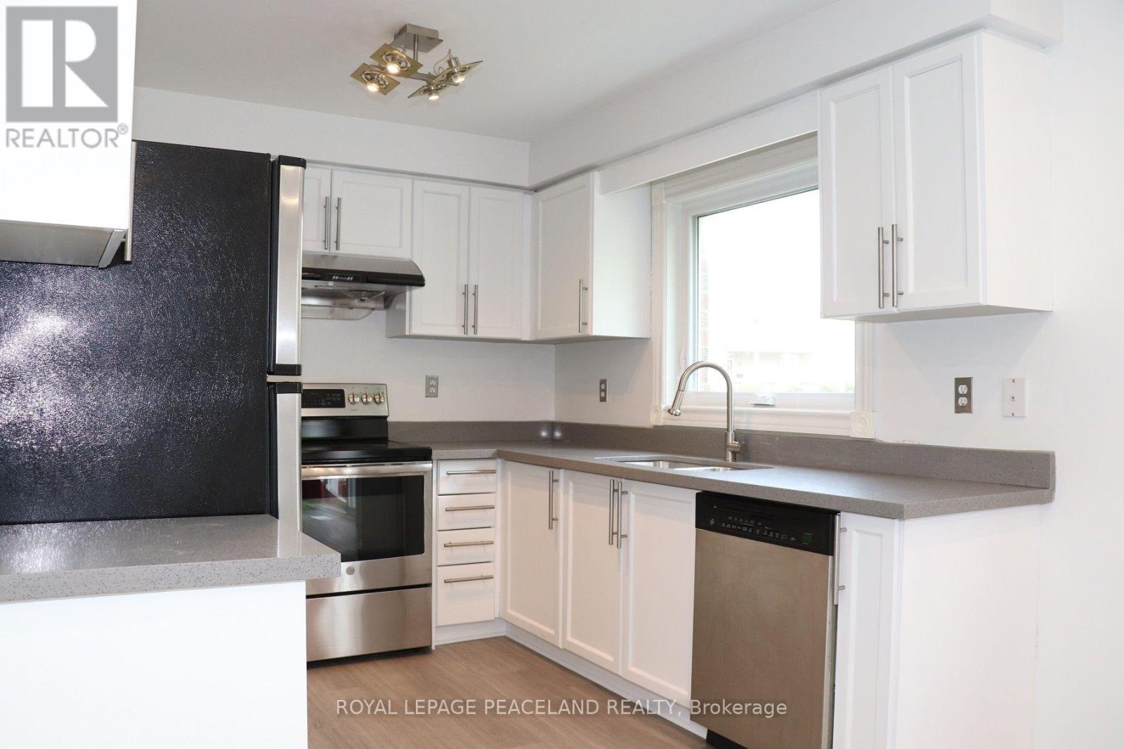 609 Walpole Crescent, Newmarket, Ontario  L3X 2B5 - Photo 5 - N13628404