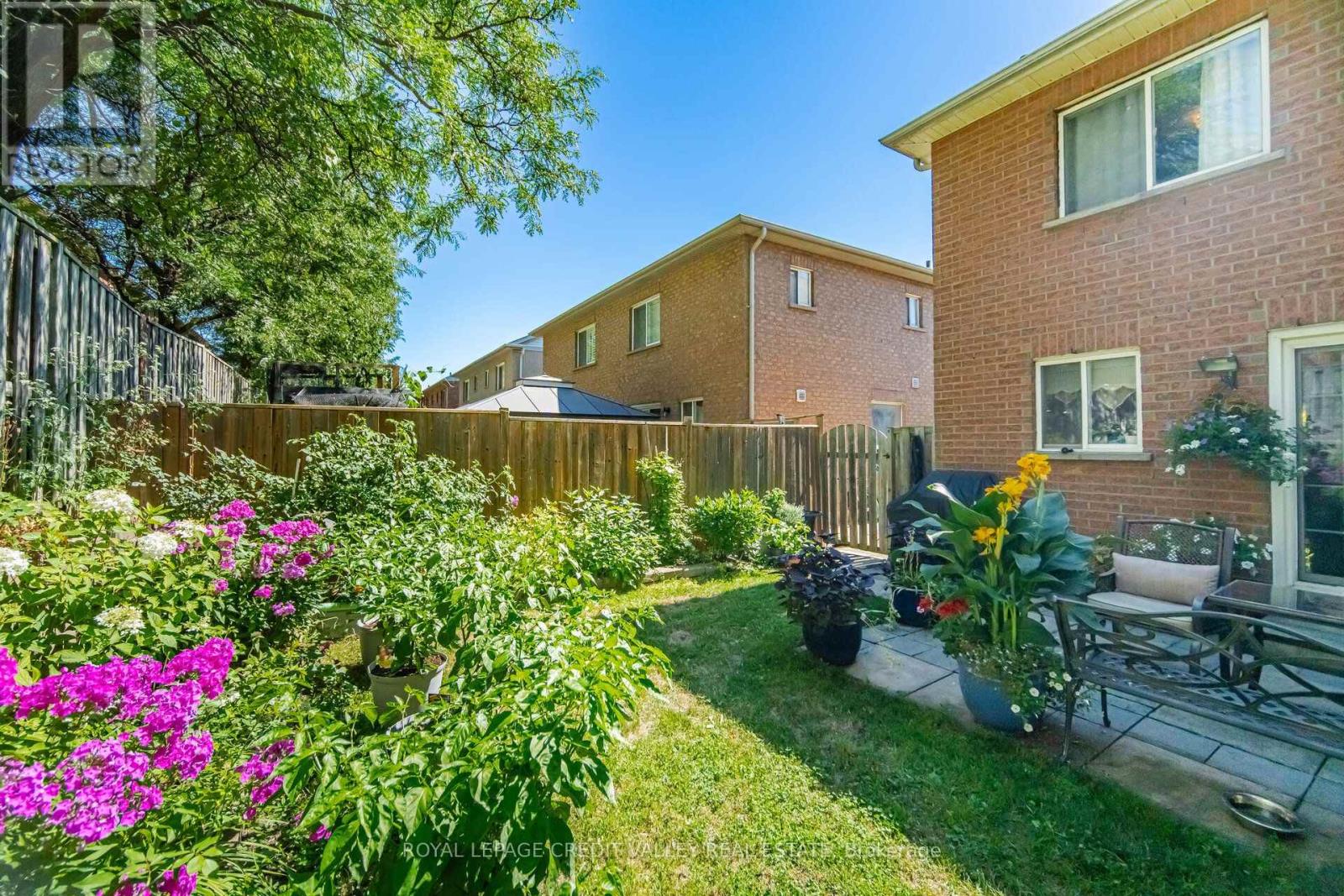8 Pressed Brick Drive, Brampton, Ontario  L6V 4K8 - Photo 40 - W13628312