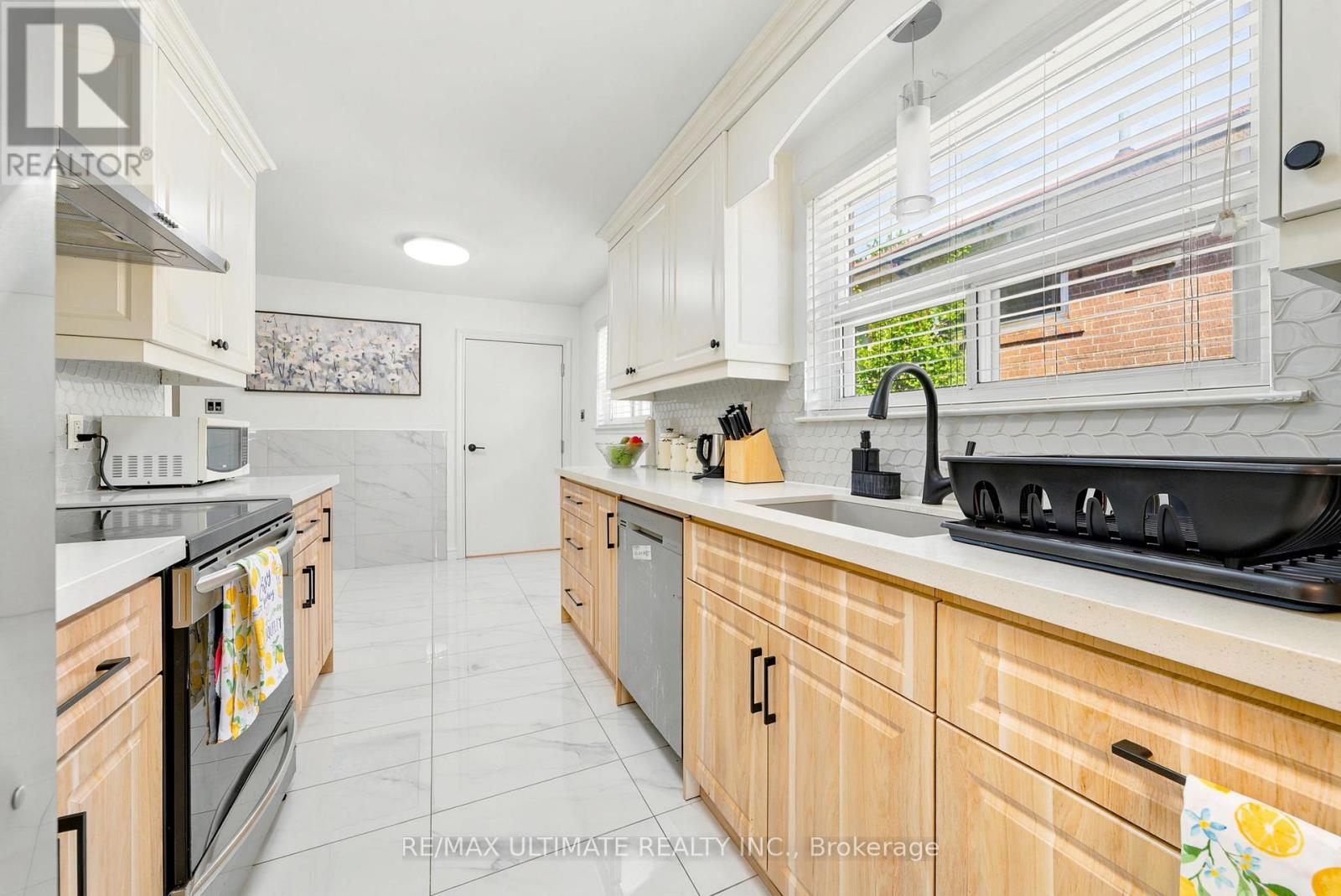 48 Venetian Crescent, Toronto, Ontario  M3N 2L8 - Photo 15 - W13628350