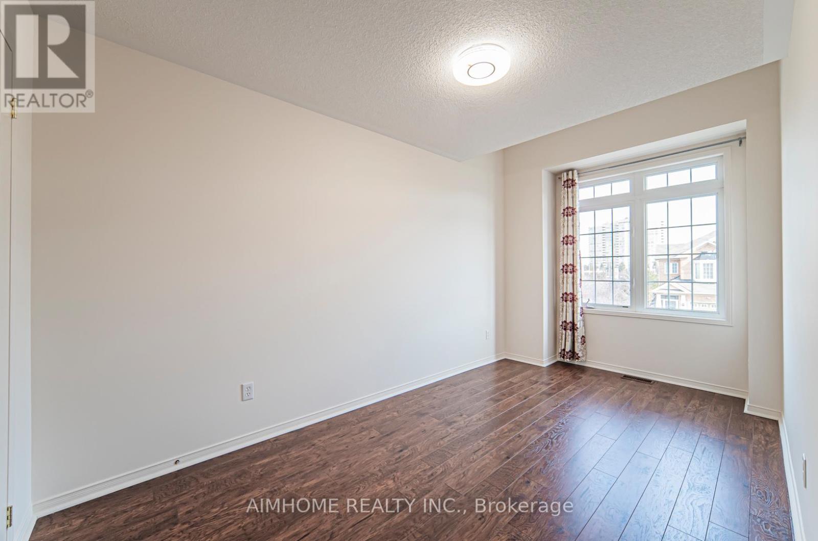 688 Courtney Valley Road, Mississauga, Ontario  L5V 0C3 - Photo 10 - W13628376