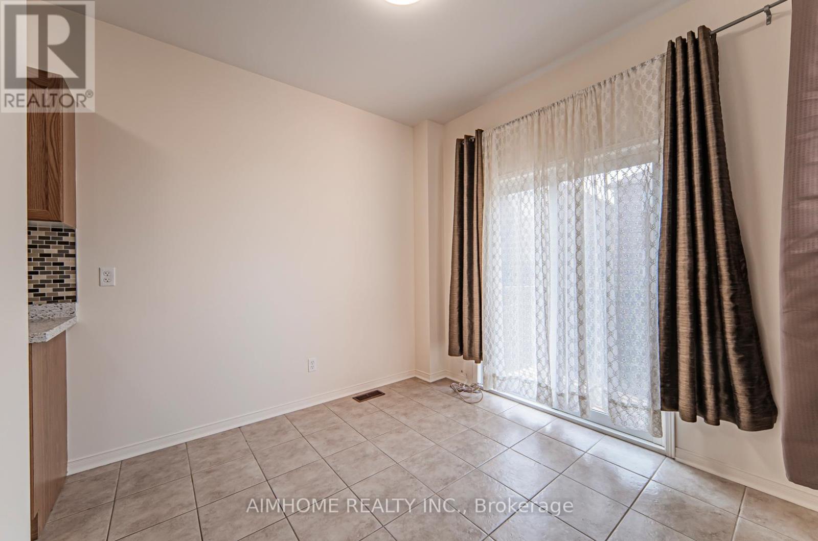 688 Courtney Valley Road, Mississauga, Ontario  L5V 0C3 - Photo 16 - W13628376