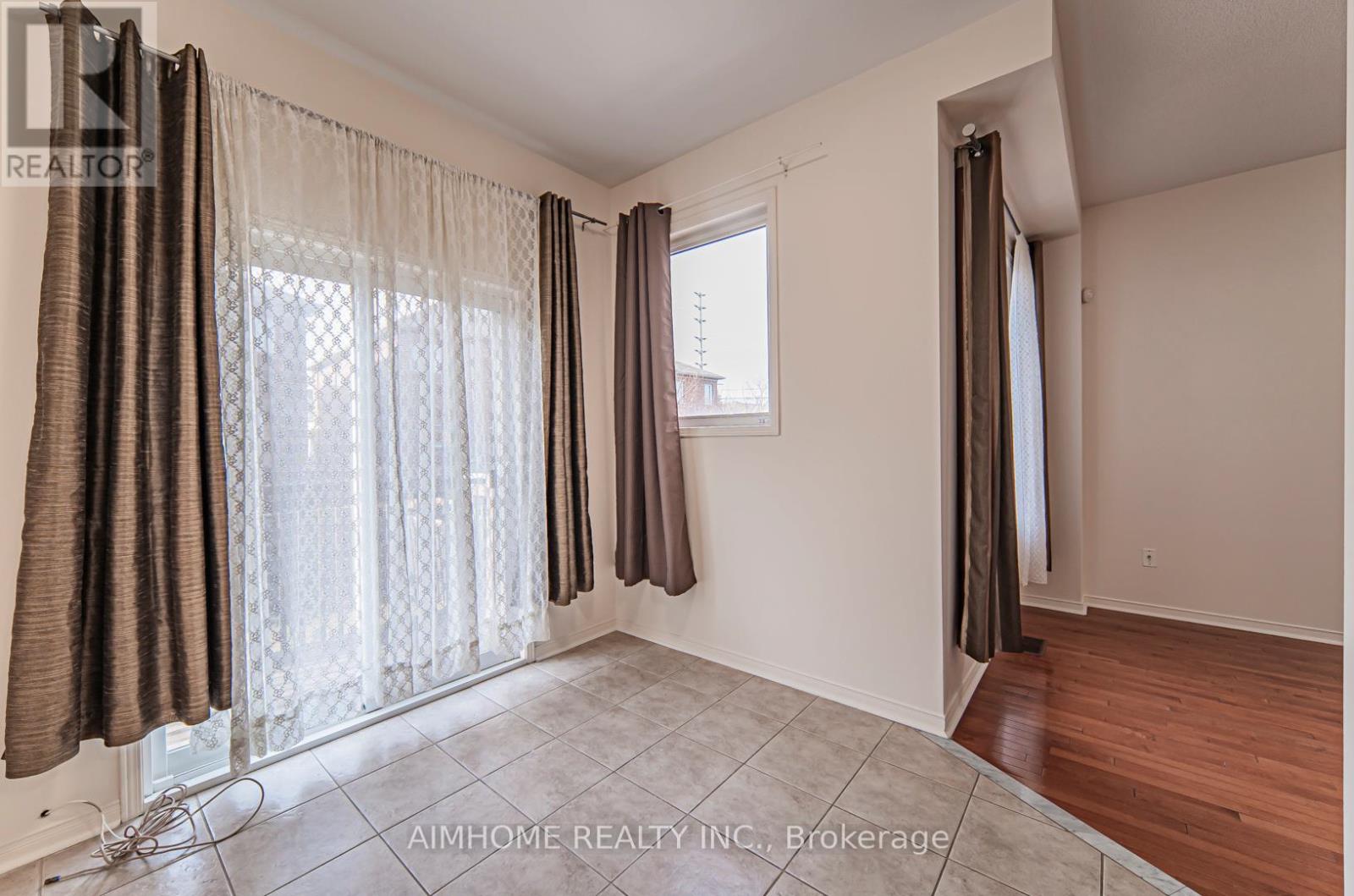 688 Courtney Valley Road, Mississauga, Ontario  L5V 0C3 - Photo 17 - W13628376